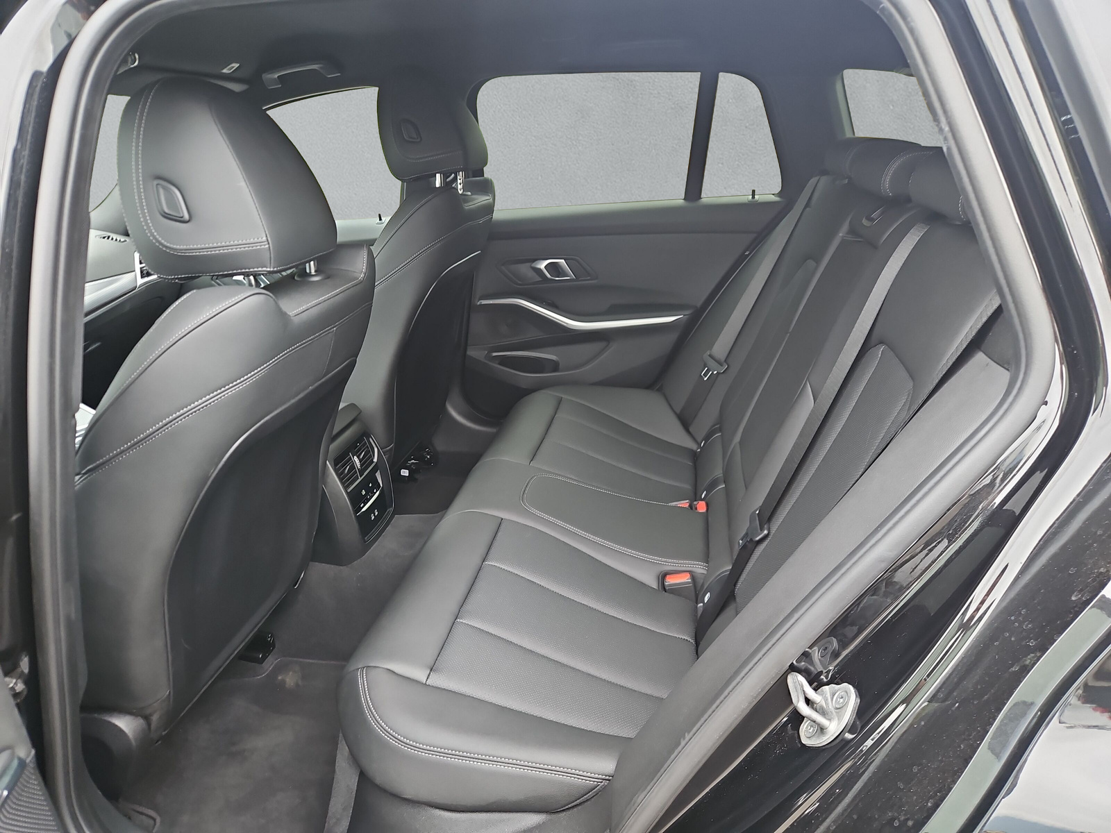 BMW 330d xDrive 48V Touring M Sport ** Action Leasing à 1.9% ** - 12