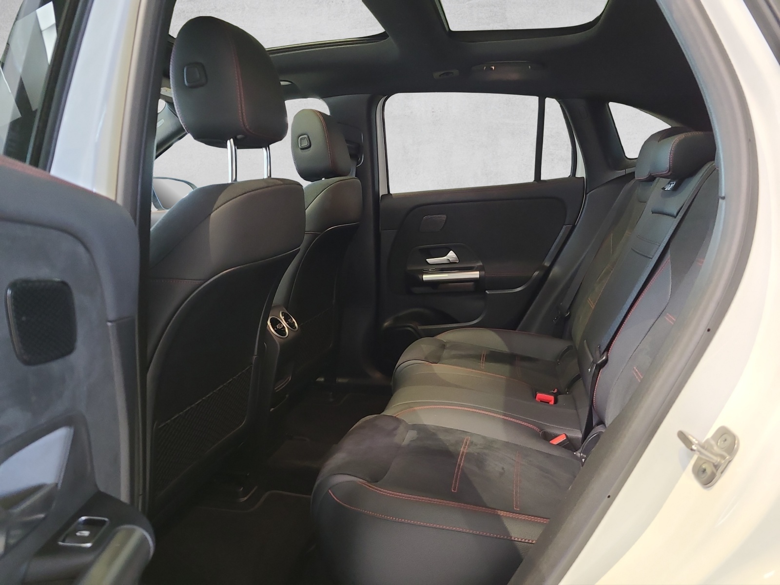 MERCEDES-BENZ EQA 350 66,5 kWh 4Matic Swiss Star - 11