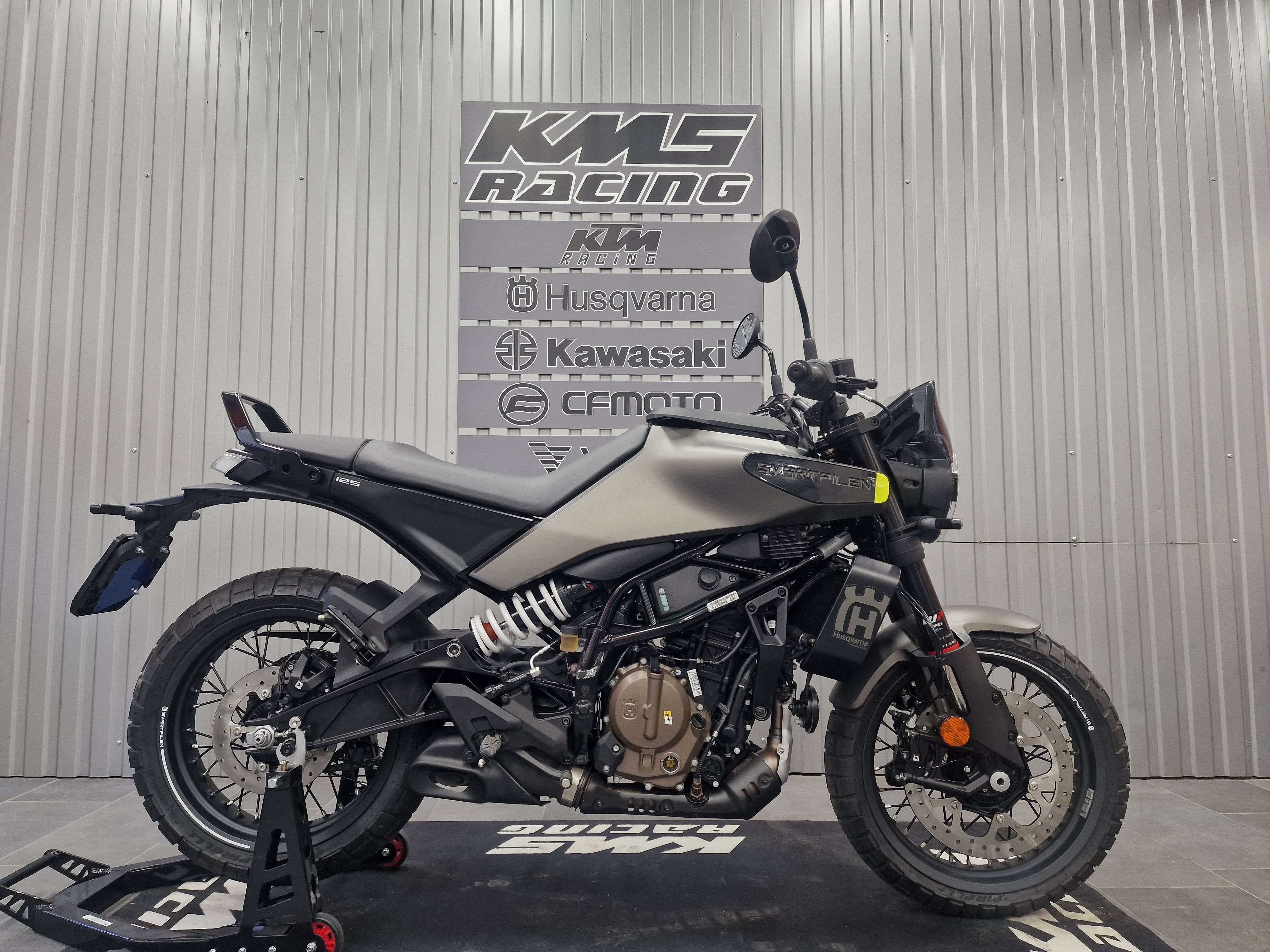 HUSQVARNA SVARTPILEN 125