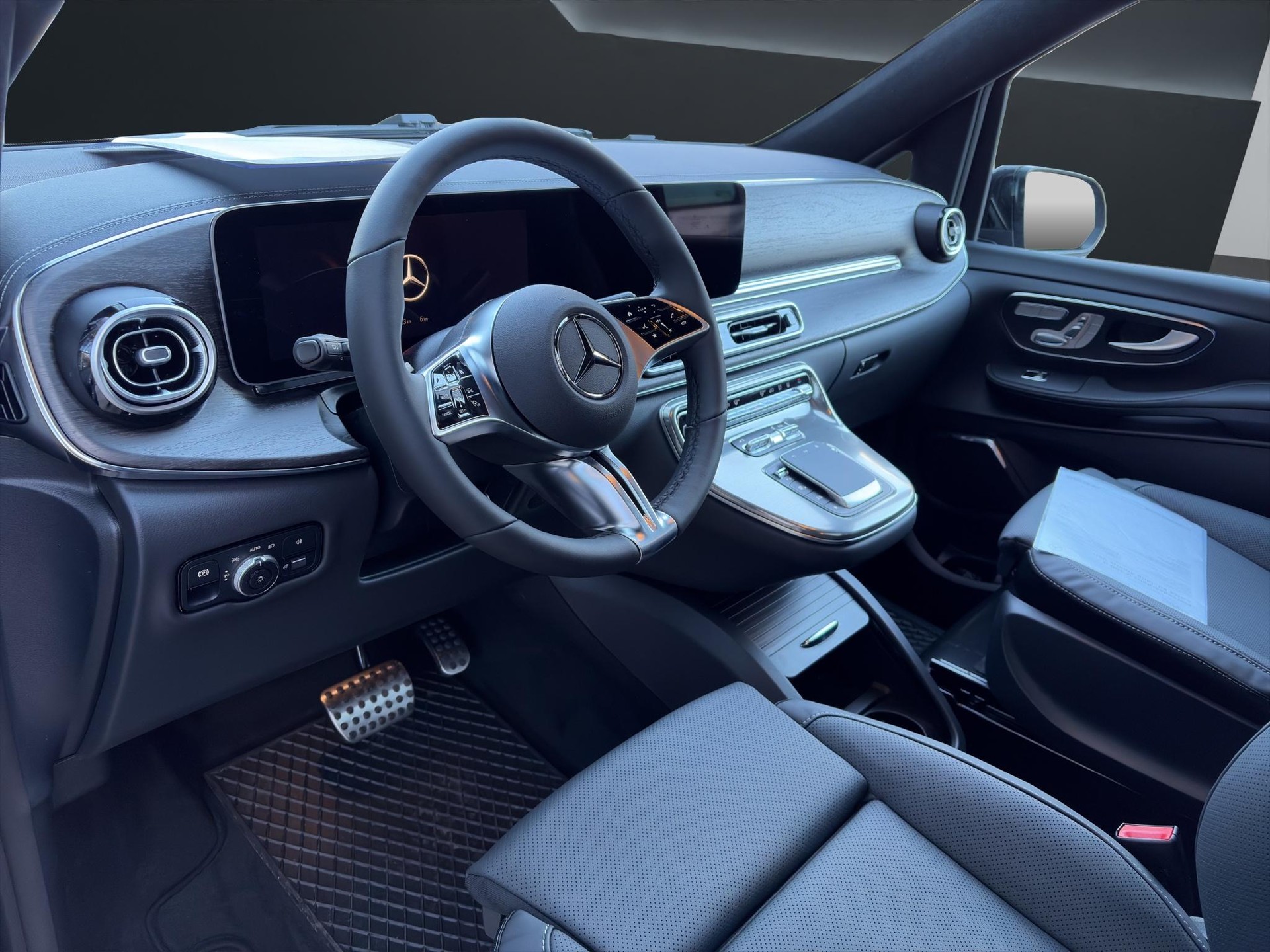 MERCEDES-BENZ V 300 d Swiss Ed. lang 4matic Van - 7