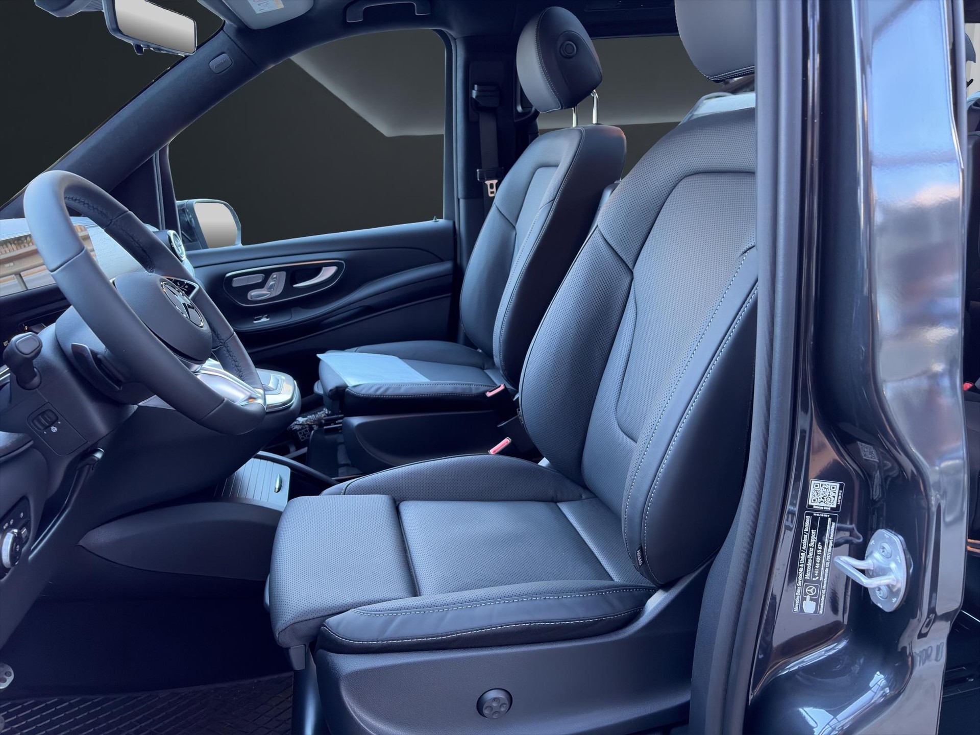 MERCEDES-BENZ V 300 d Swiss Ed. lang 4matic Van - 8