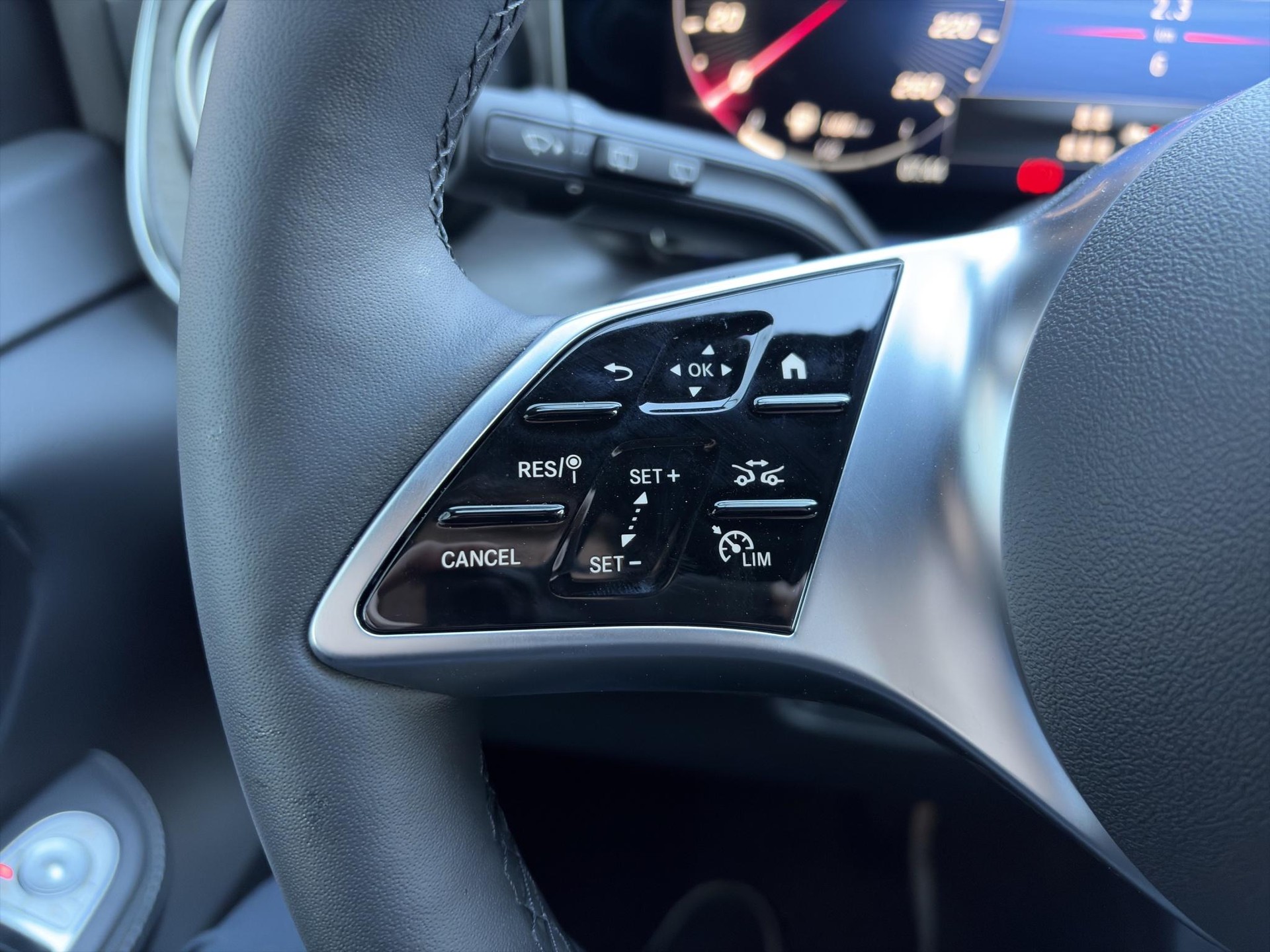 MERCEDES-BENZ V 300 d Swiss Ed. lang 4matic Van - 16