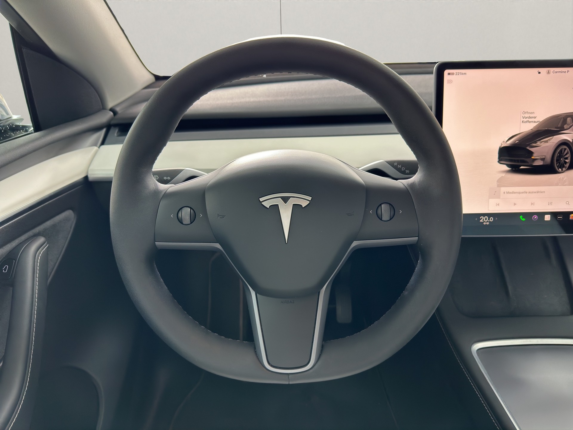TESLA Model Y Long Range - 9