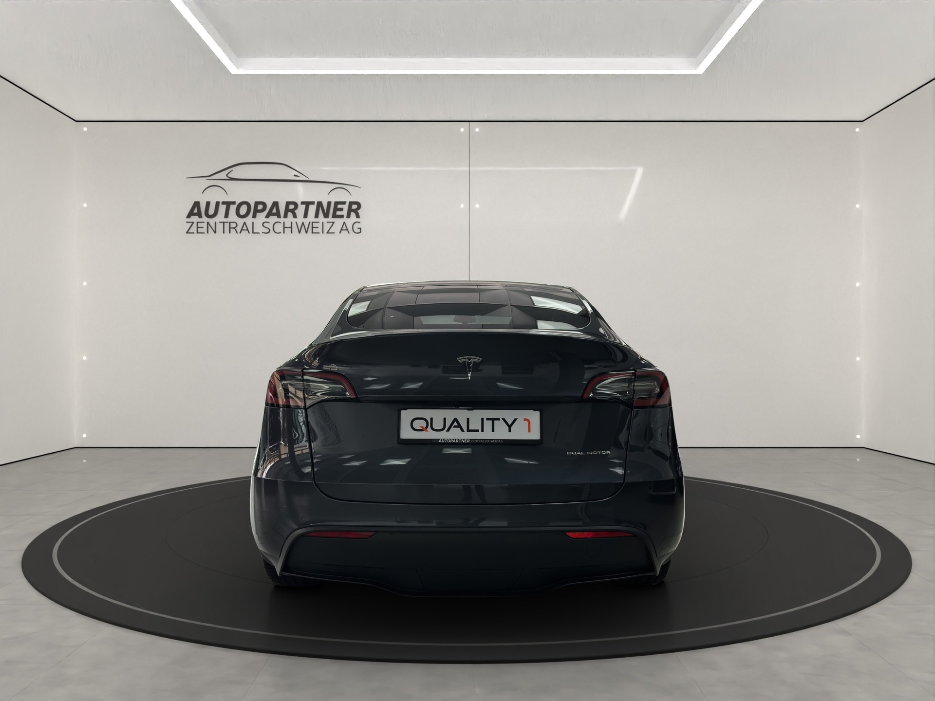 TESLA Model Y Long Range - 5