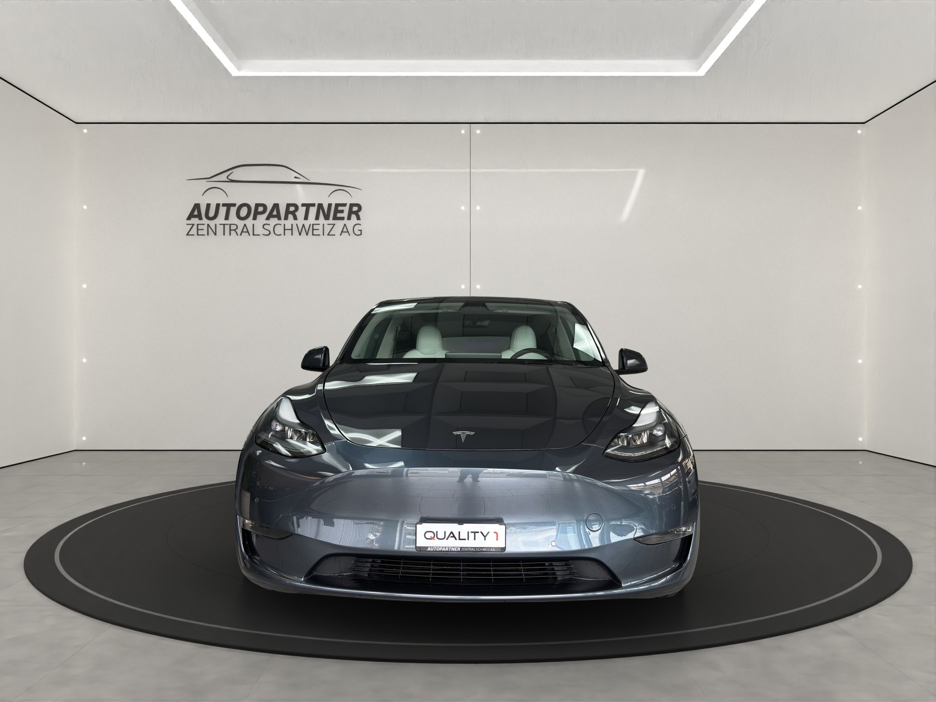 TESLA Model Y Long Range - 4