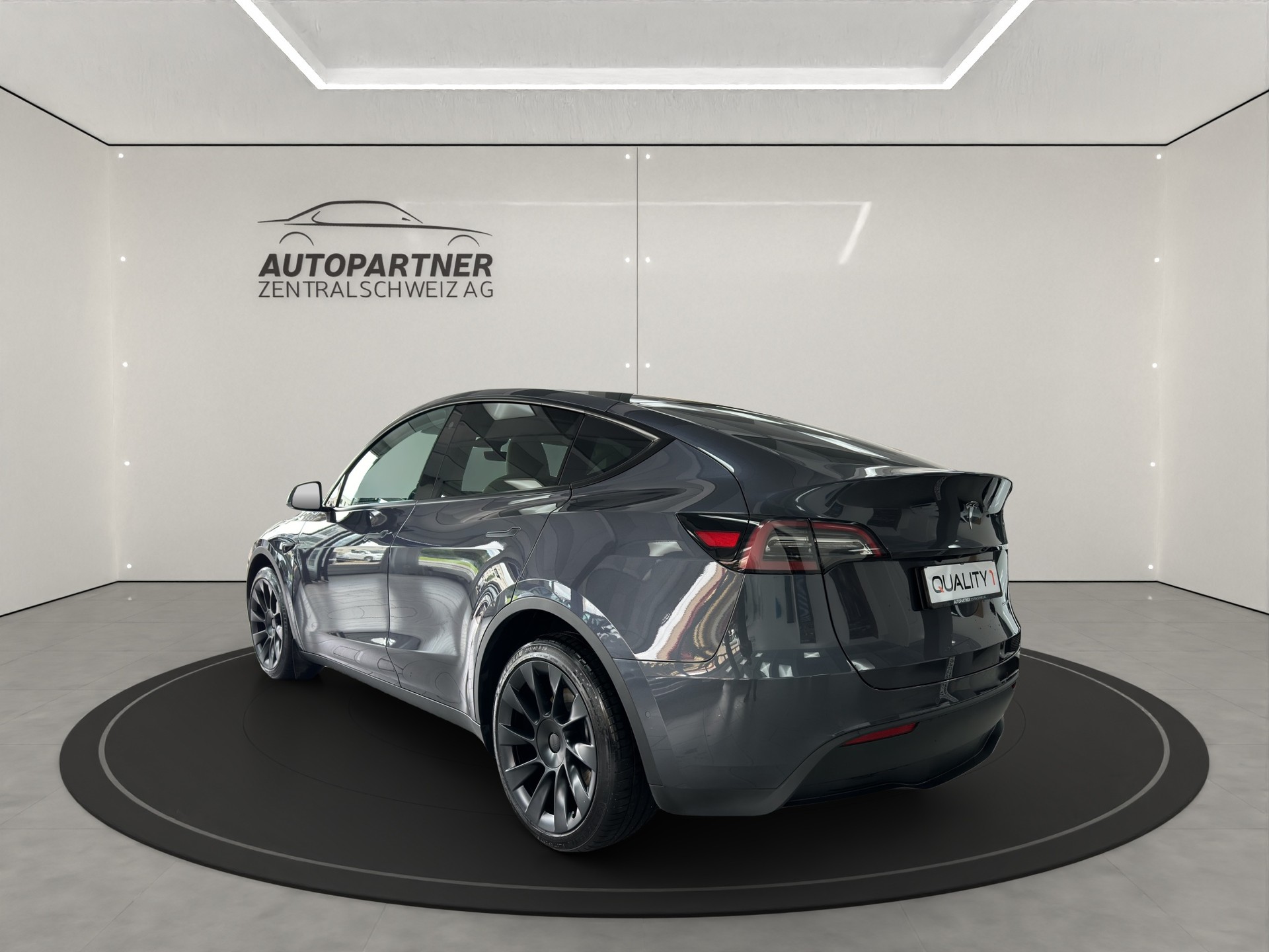 TESLA Model Y Long Range - 3