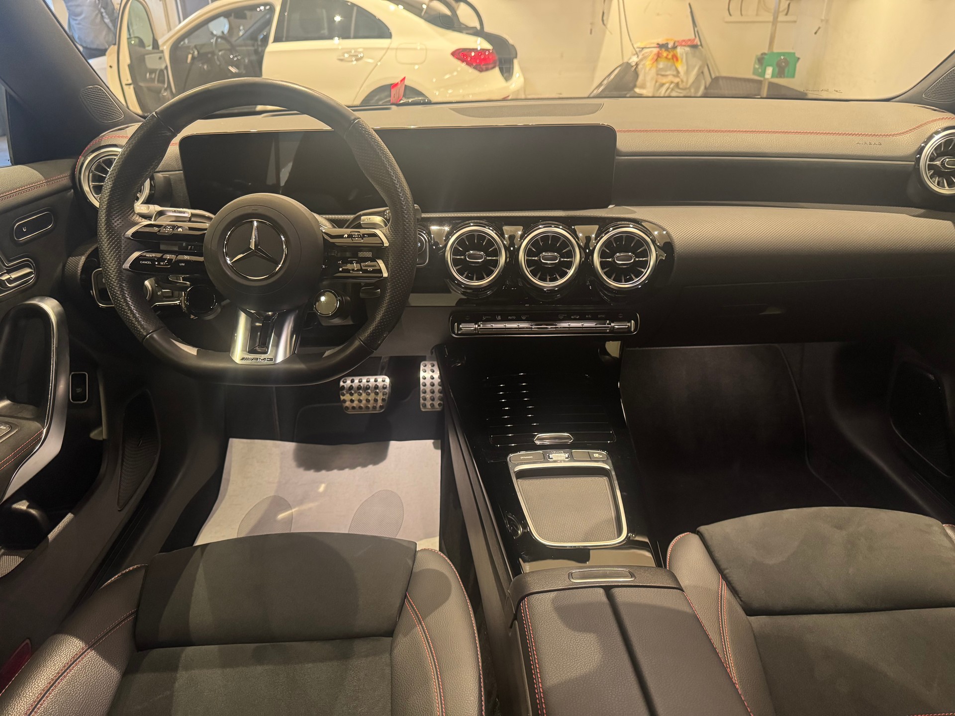 MERCEDES-BENZ CLA 35 AMG 4matic - 9