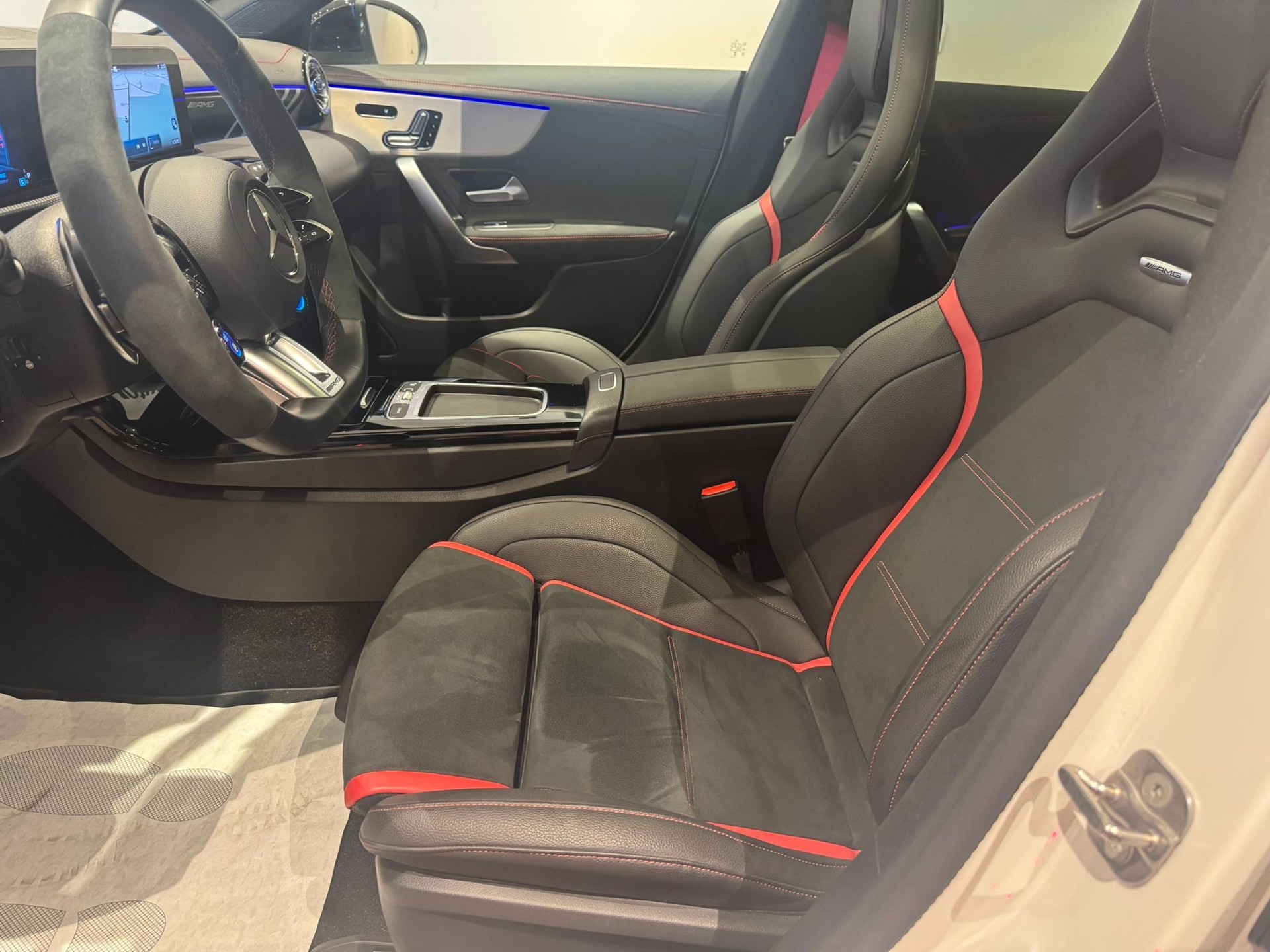 MERCEDES-BENZ CLA 35 AMG 4matic - 16