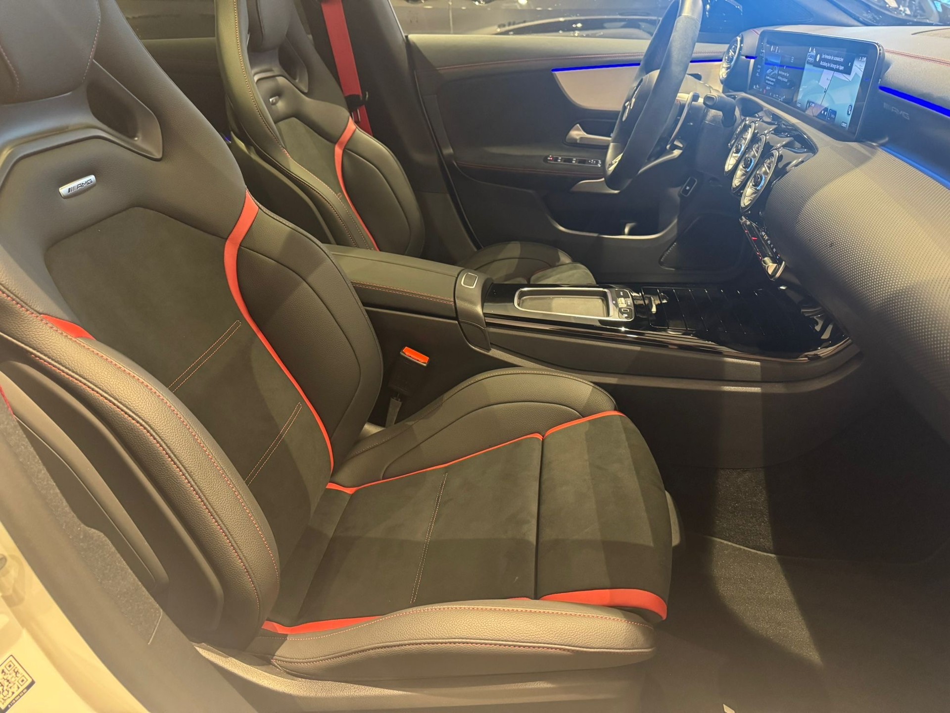 MERCEDES-BENZ CLA 35 AMG 4matic - 10