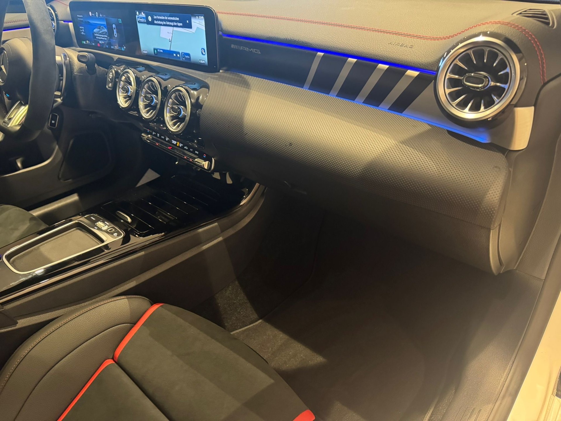 MERCEDES-BENZ CLA 35 AMG 4matic - 12