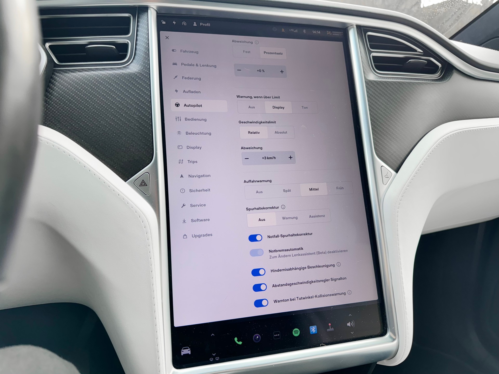 TESLA Model X 100 D - 16