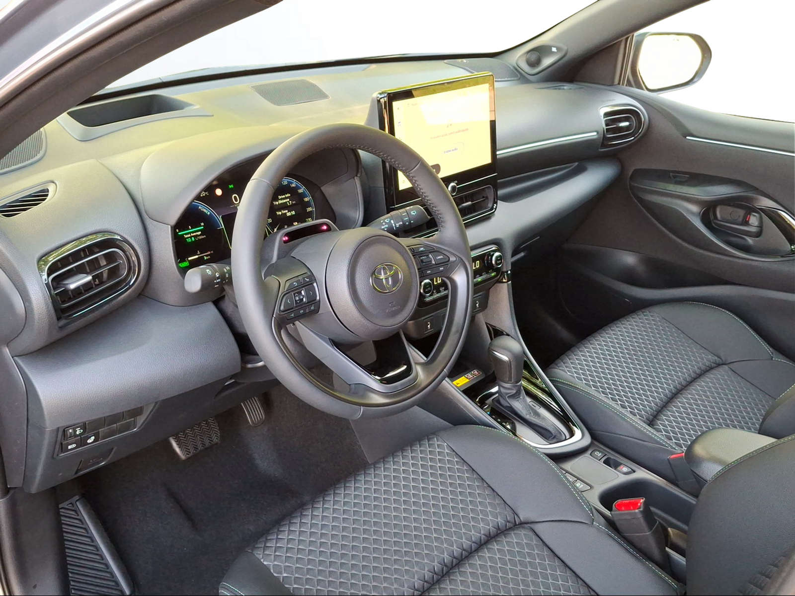 TOYOTA Yaris 1.5 Premium e-CVT - 10