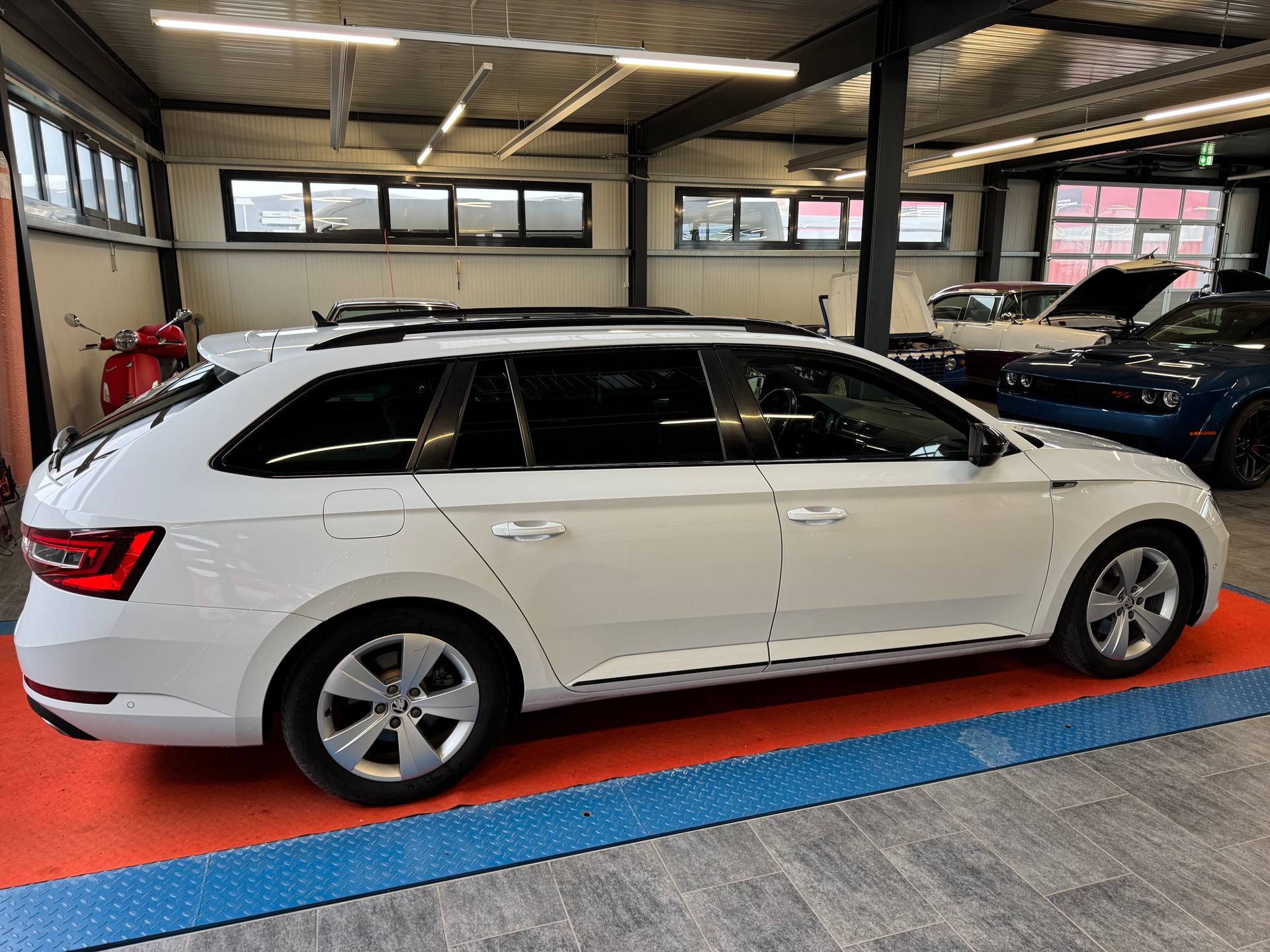 SKODA Superb Combi 2.0 TDi SportLine+ 4x4 DSG - 4