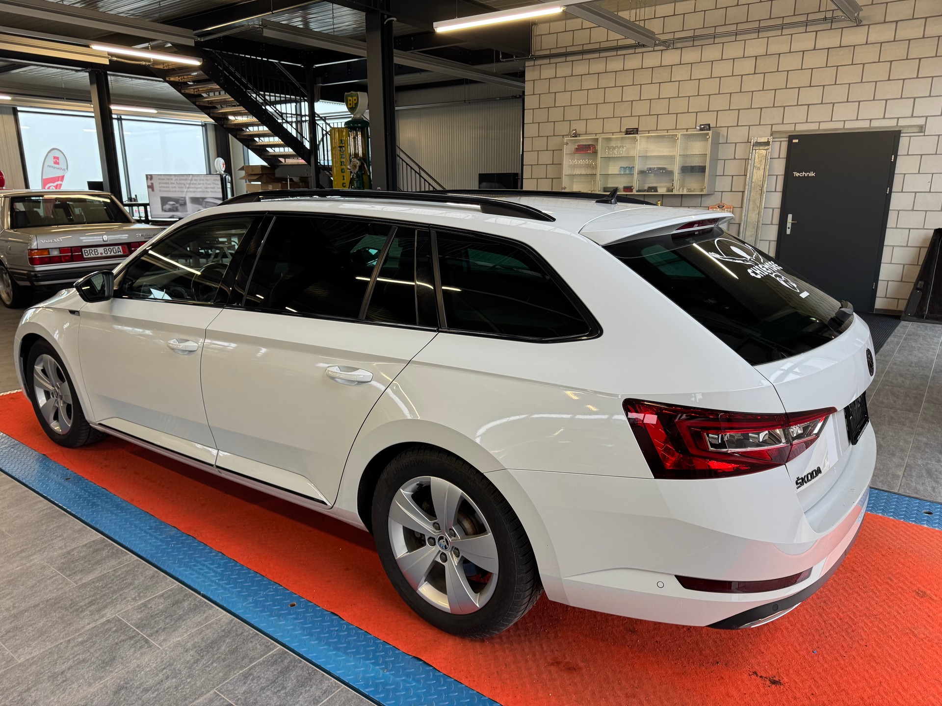 SKODA Superb Combi 2.0 TDi SportLine+ 4x4 DSG - 9