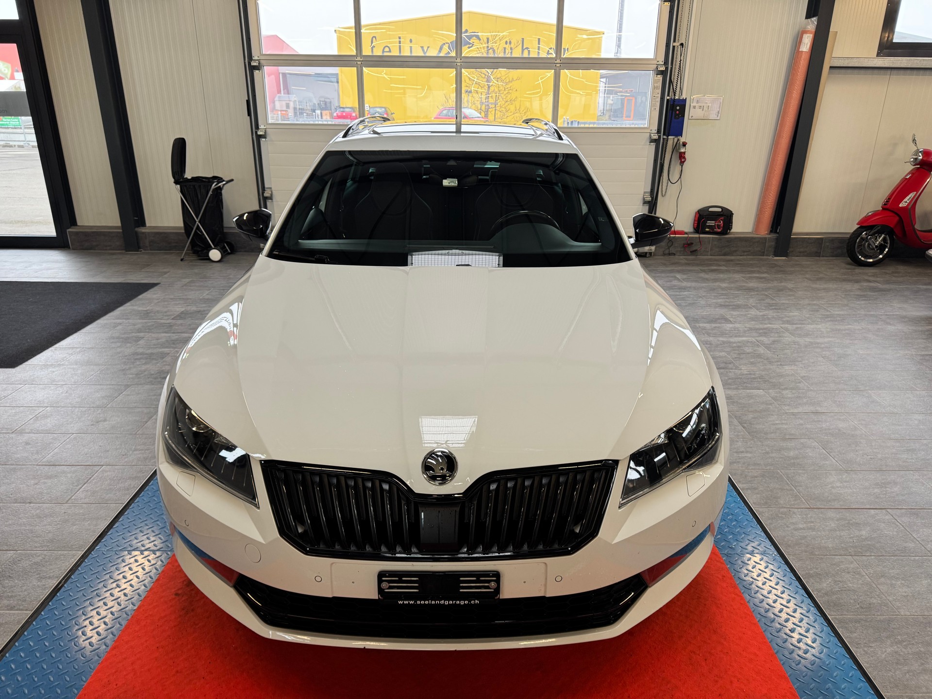 SKODA Superb Combi 2.0 TDi SportLine+ 4x4 DSG - 2