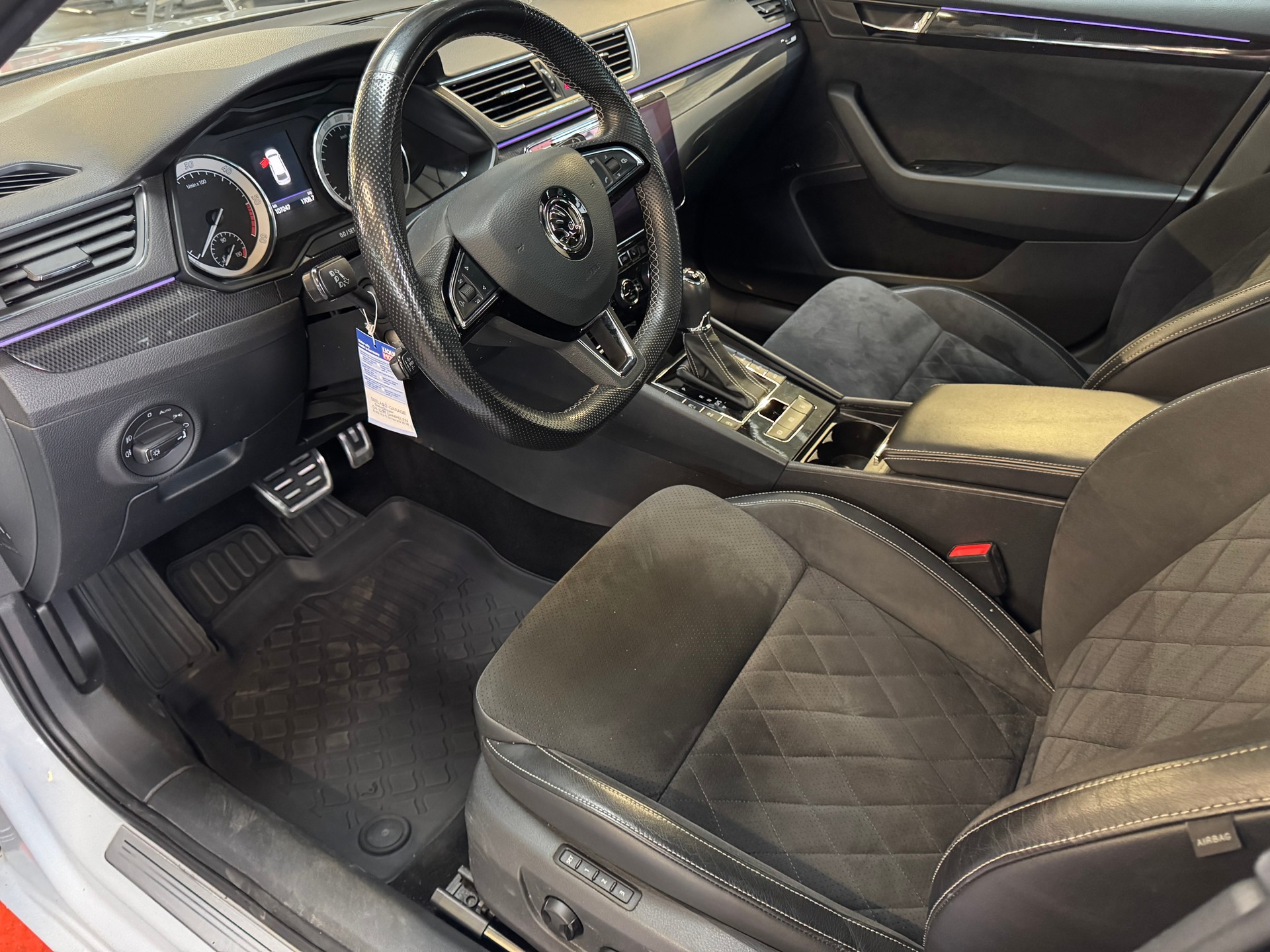 SKODA Superb Combi 2.0 TDi SportLine+ 4x4 DSG - 10