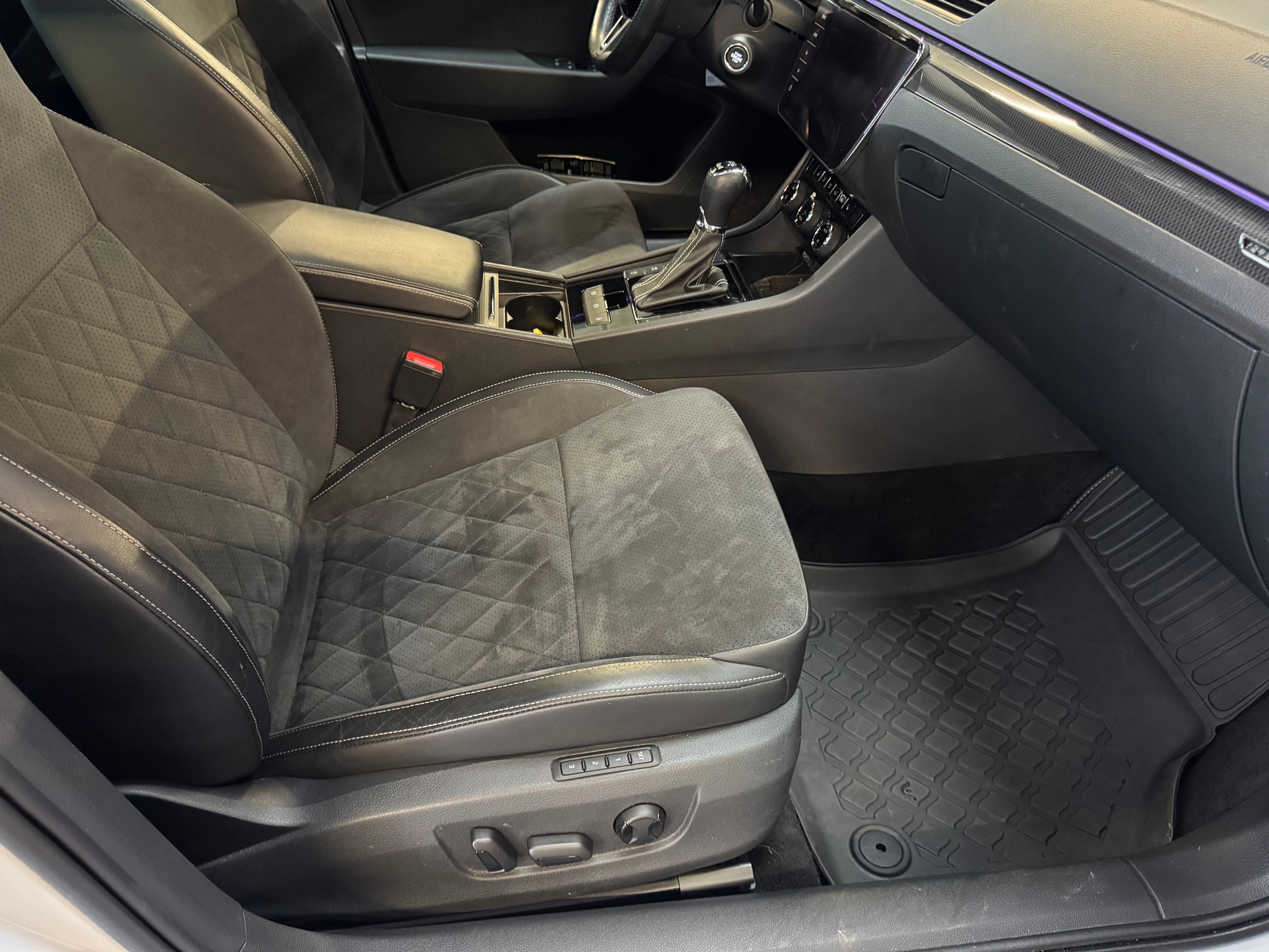 SKODA Superb Combi 2.0 TDi SportLine+ 4x4 DSG - 17