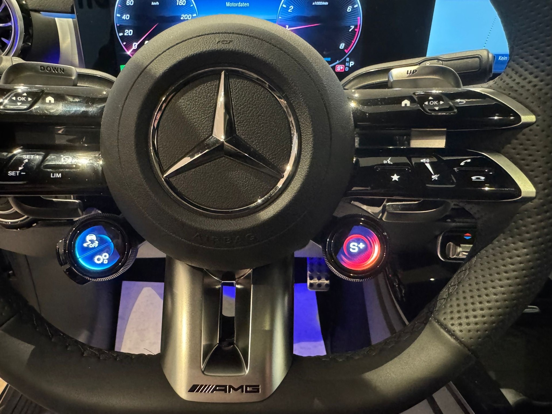 MERCEDES-BENZ CLA 35 AMG 4matic - 26