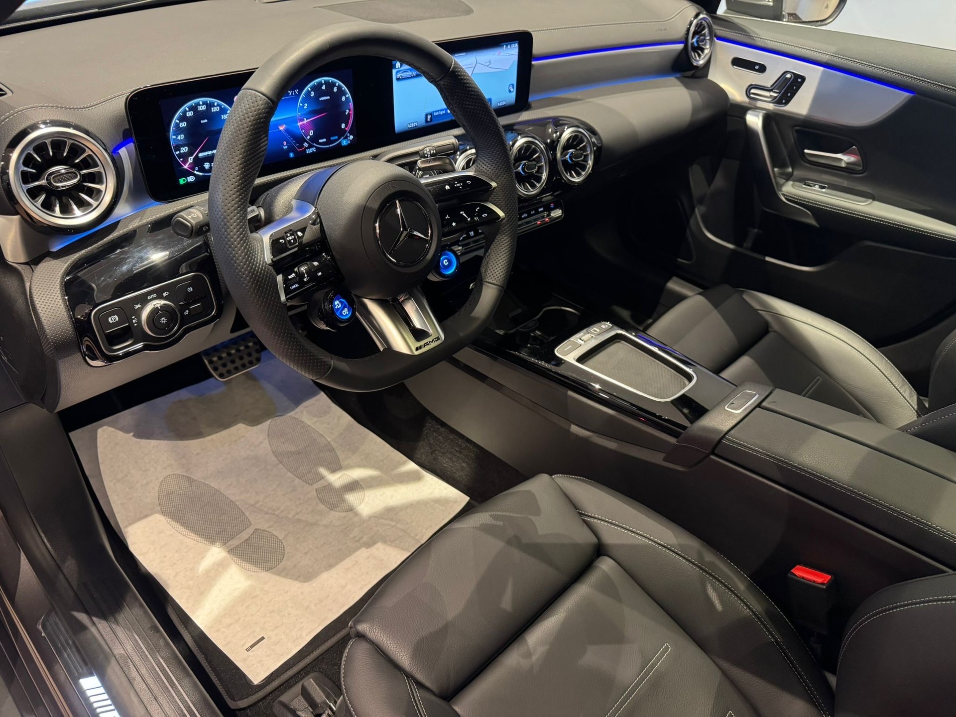 MERCEDES-BENZ CLA 35 AMG 4matic - 14