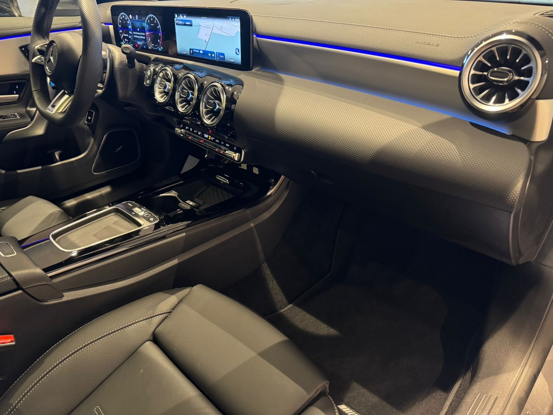 MERCEDES-BENZ CLA 35 AMG 4matic - 12