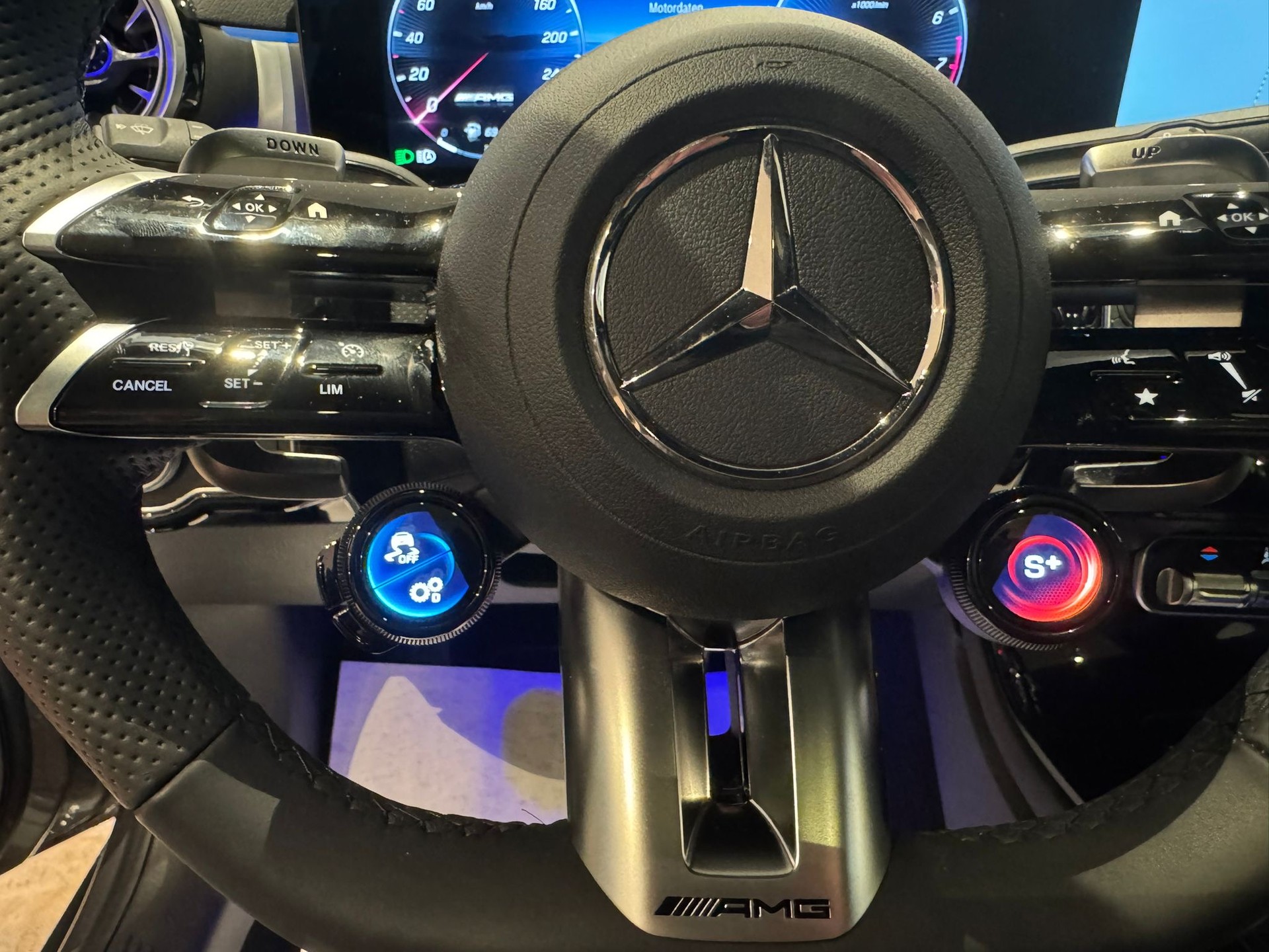 MERCEDES-BENZ CLA 35 AMG 4matic - 17