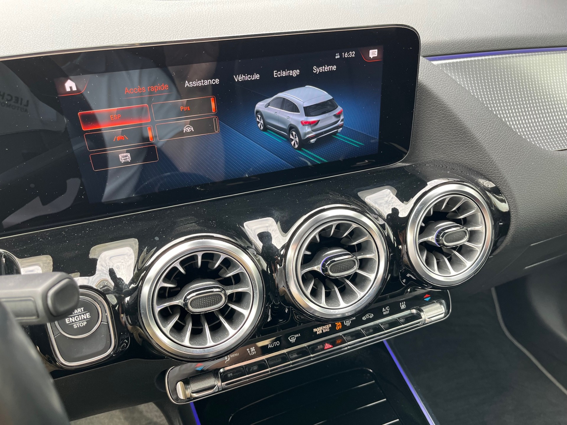 MERCEDES-BENZ GLA 250e Progressive 8G-DCT - 17