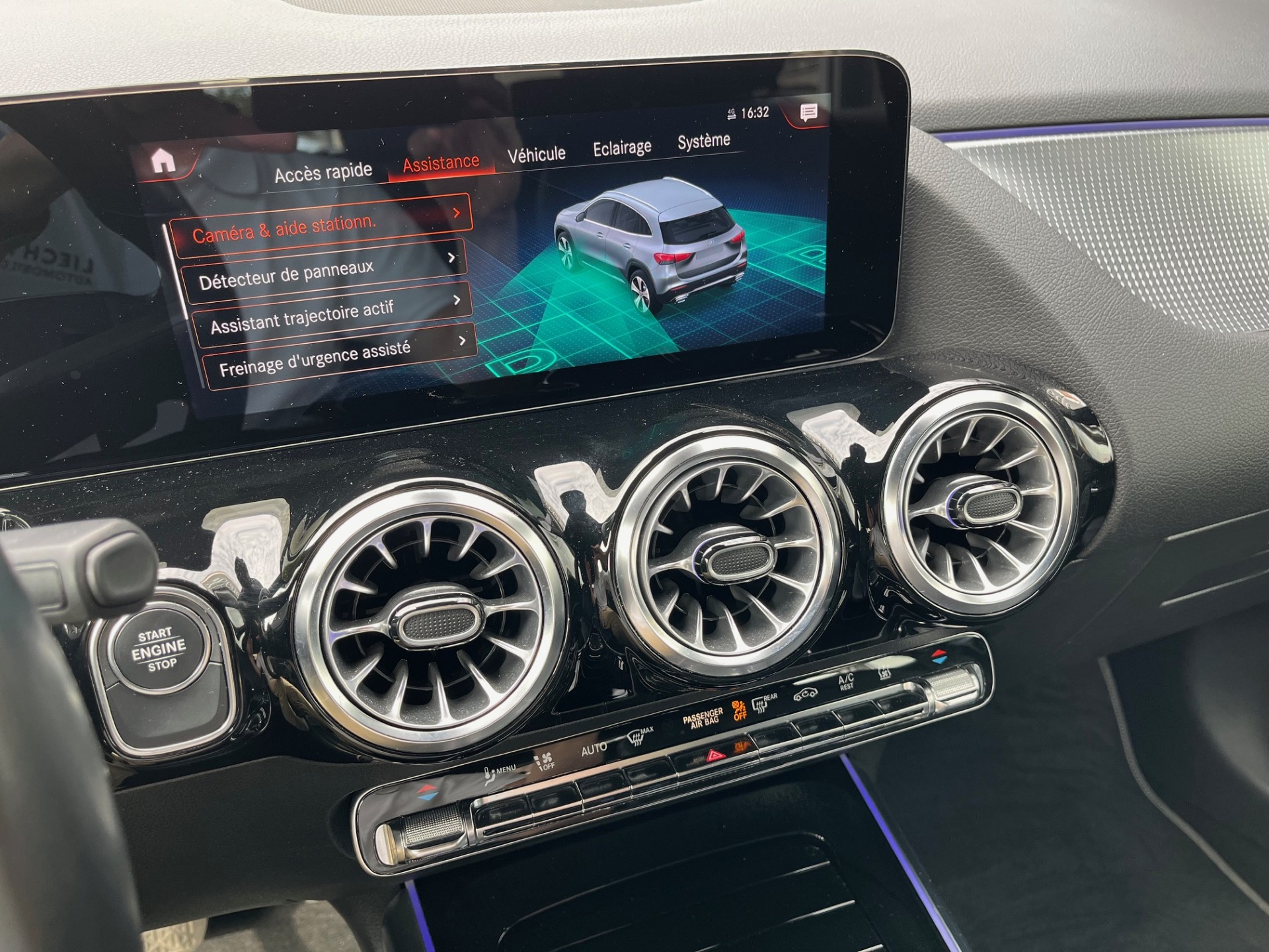 MERCEDES-BENZ GLA 250e Progressive 8G-DCT - 18