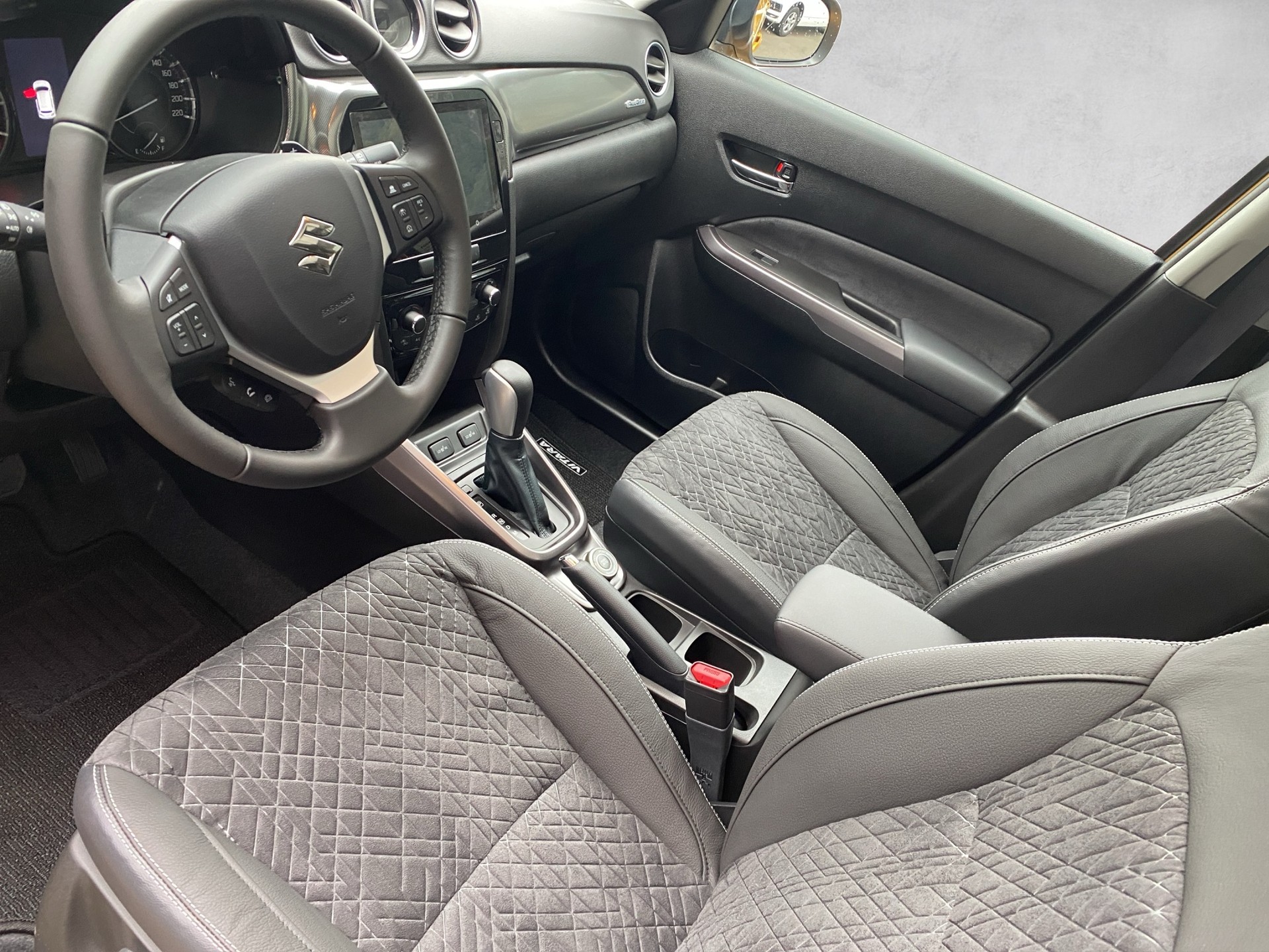 SUZUKI Vitara 1.4 Boosterjet Compact Top 4x4 Hybrid Automatic - 9