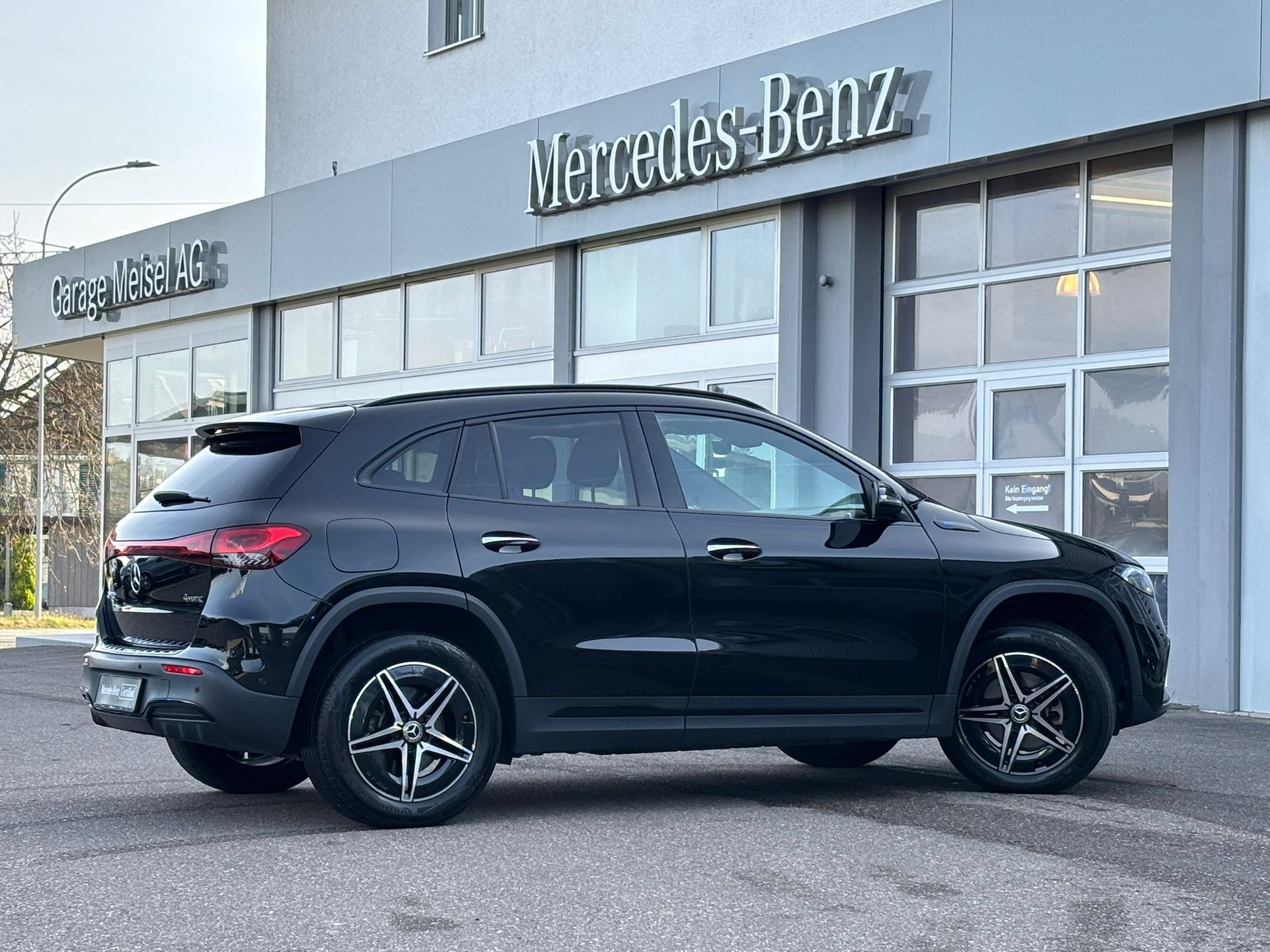 MERCEDES-BENZ EQA 300 AMG-Line 4Matic - 3