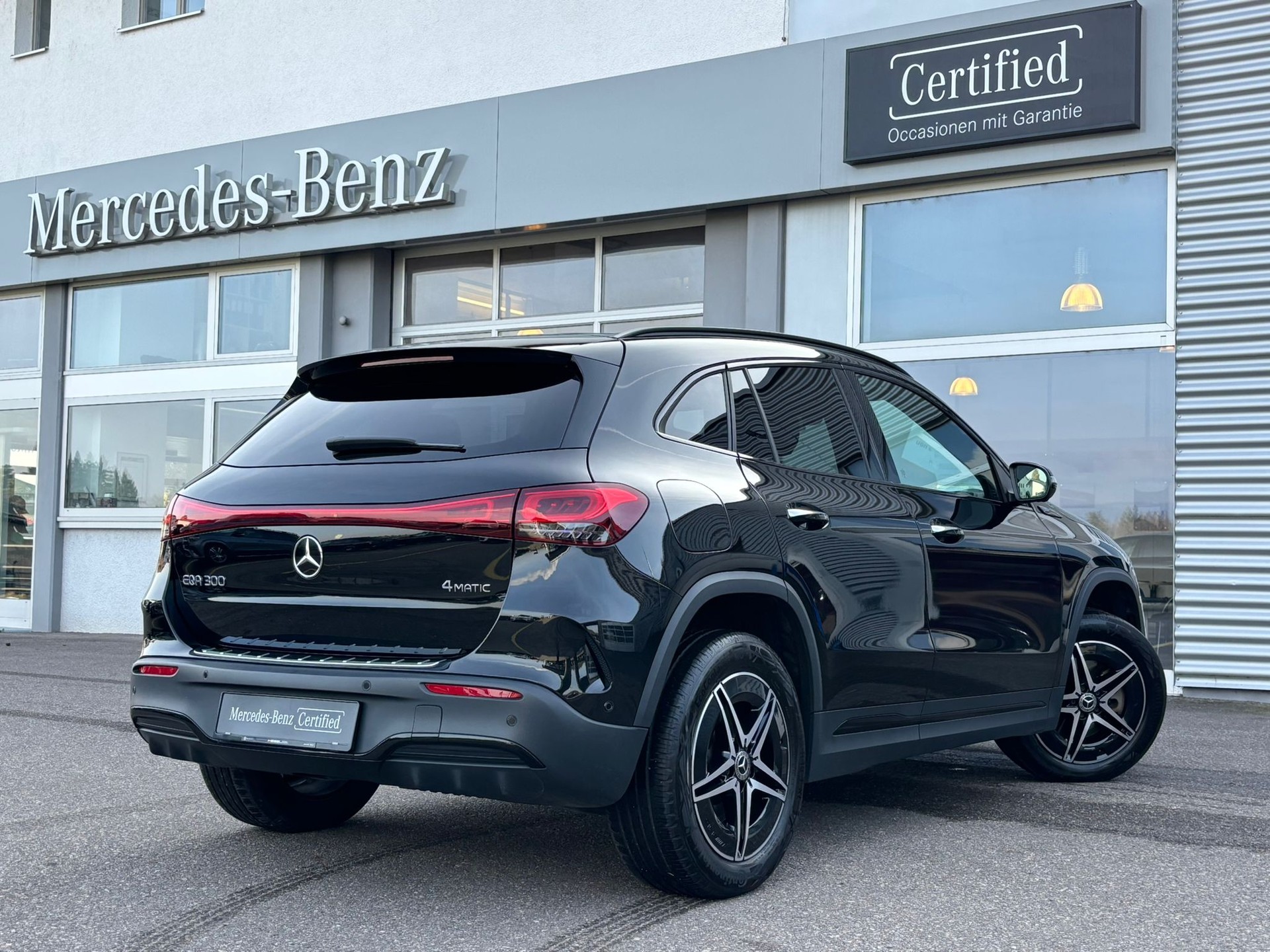 MERCEDES-BENZ EQA 300 AMG-Line 4Matic - 4