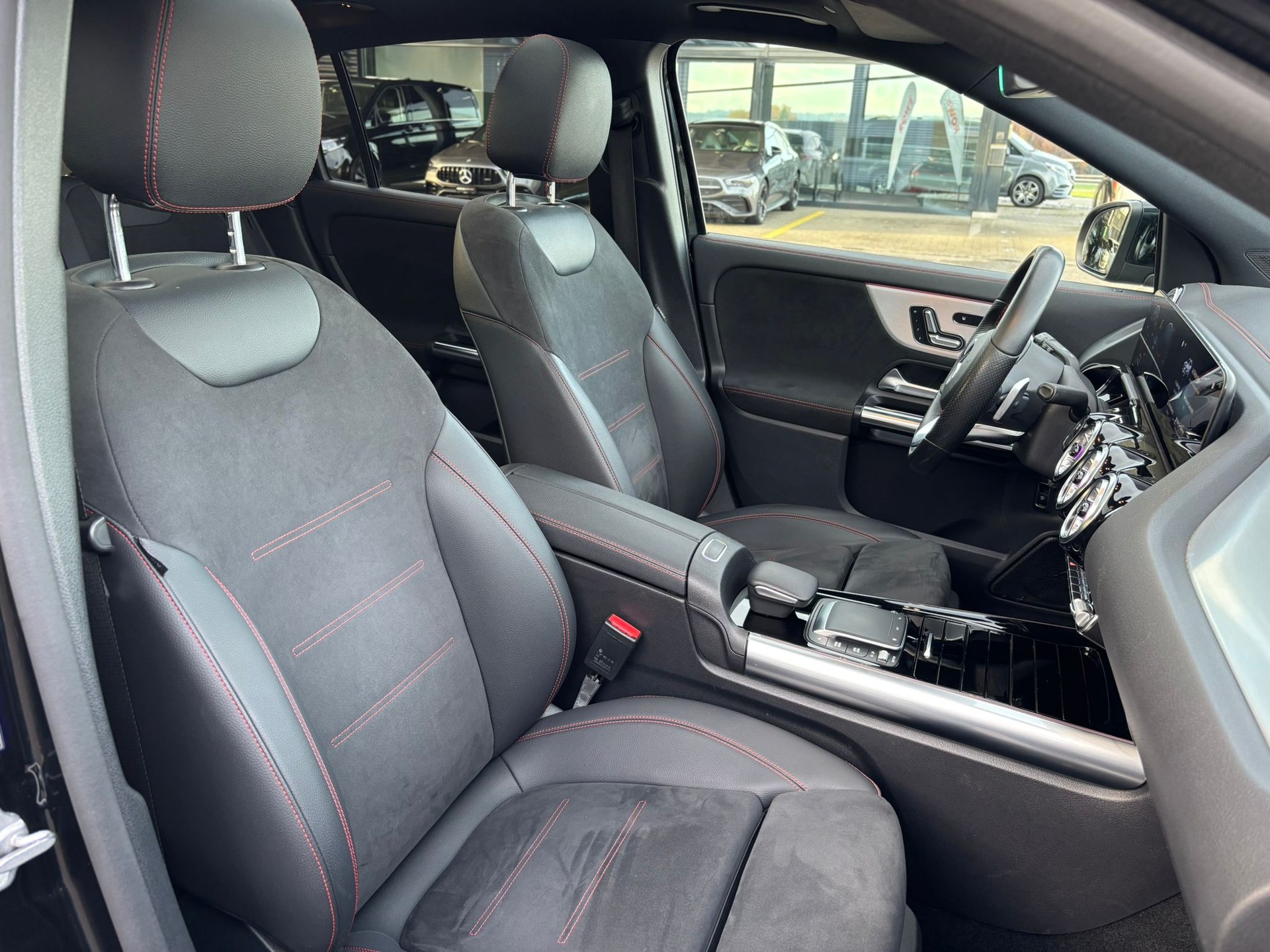 MERCEDES-BENZ EQA 300 AMG-Line 4Matic - 9