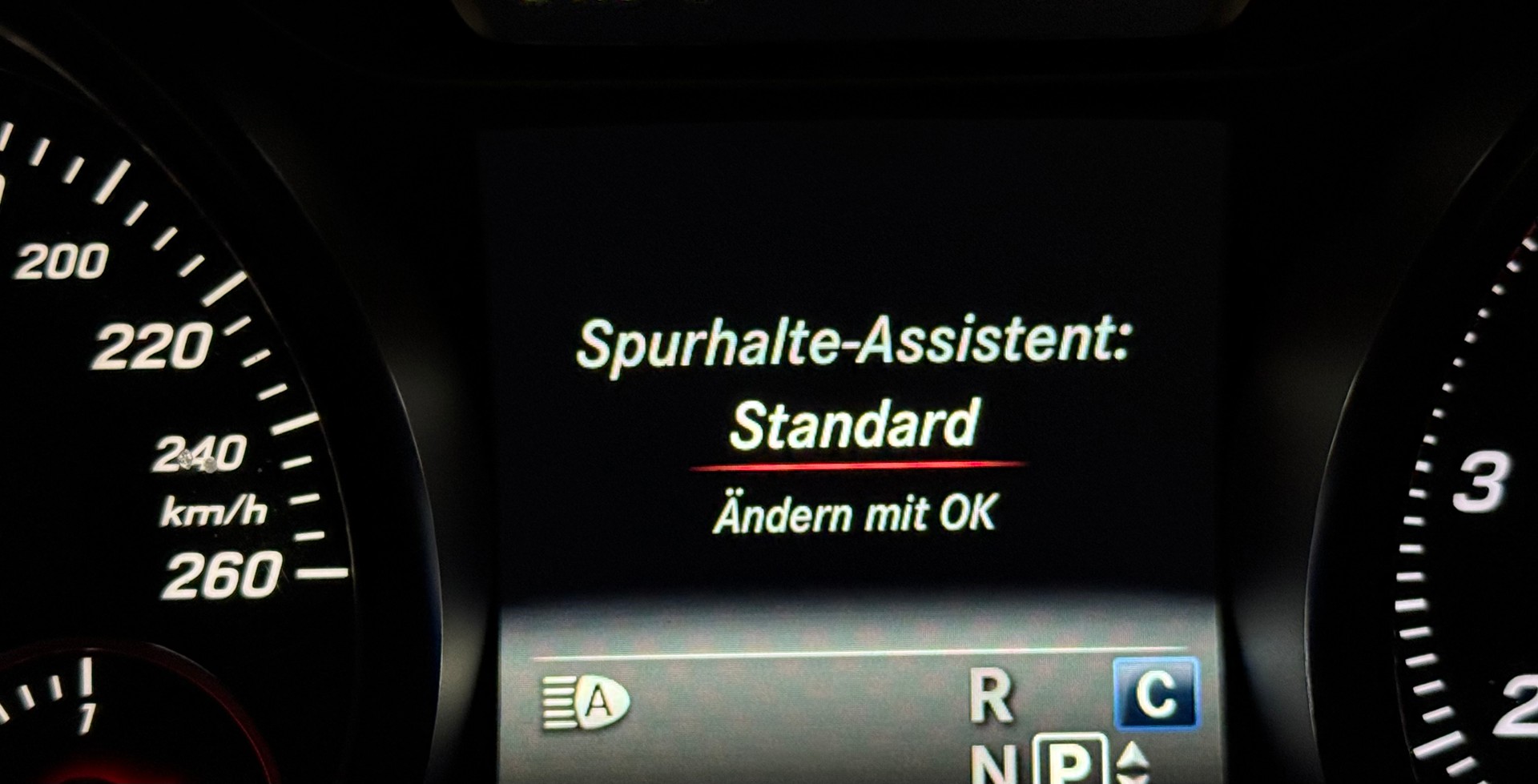 MERCEDES-BENZ CLA Shooting Brake 250 AMG Line 4Matic 7G-DCT - 12