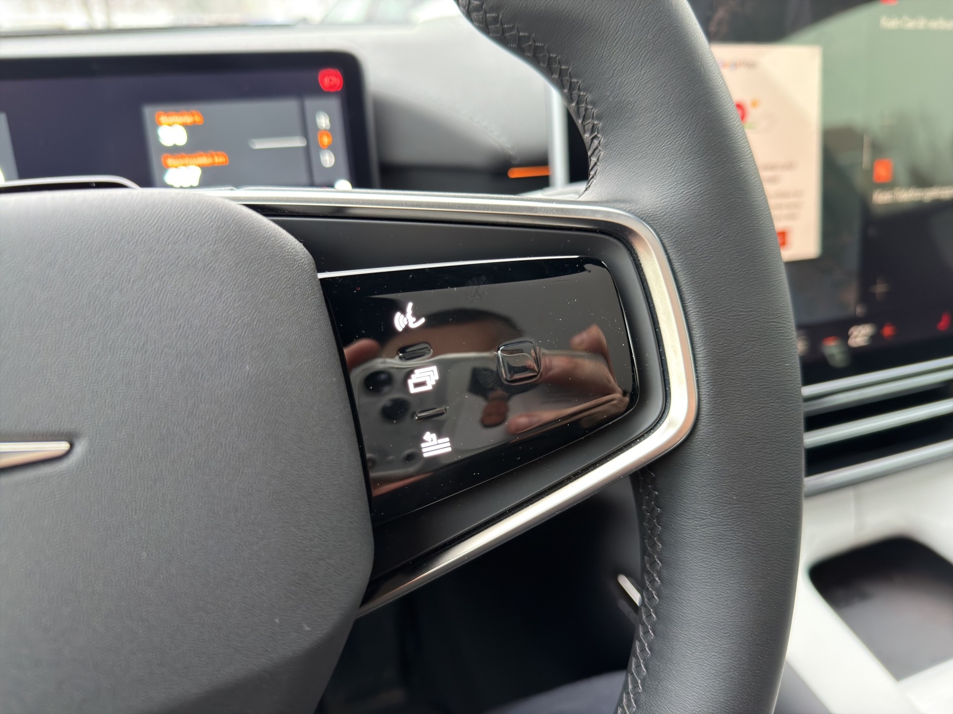 POLESTAR 4 Long Range Dual Motor Plus Pilot - 26