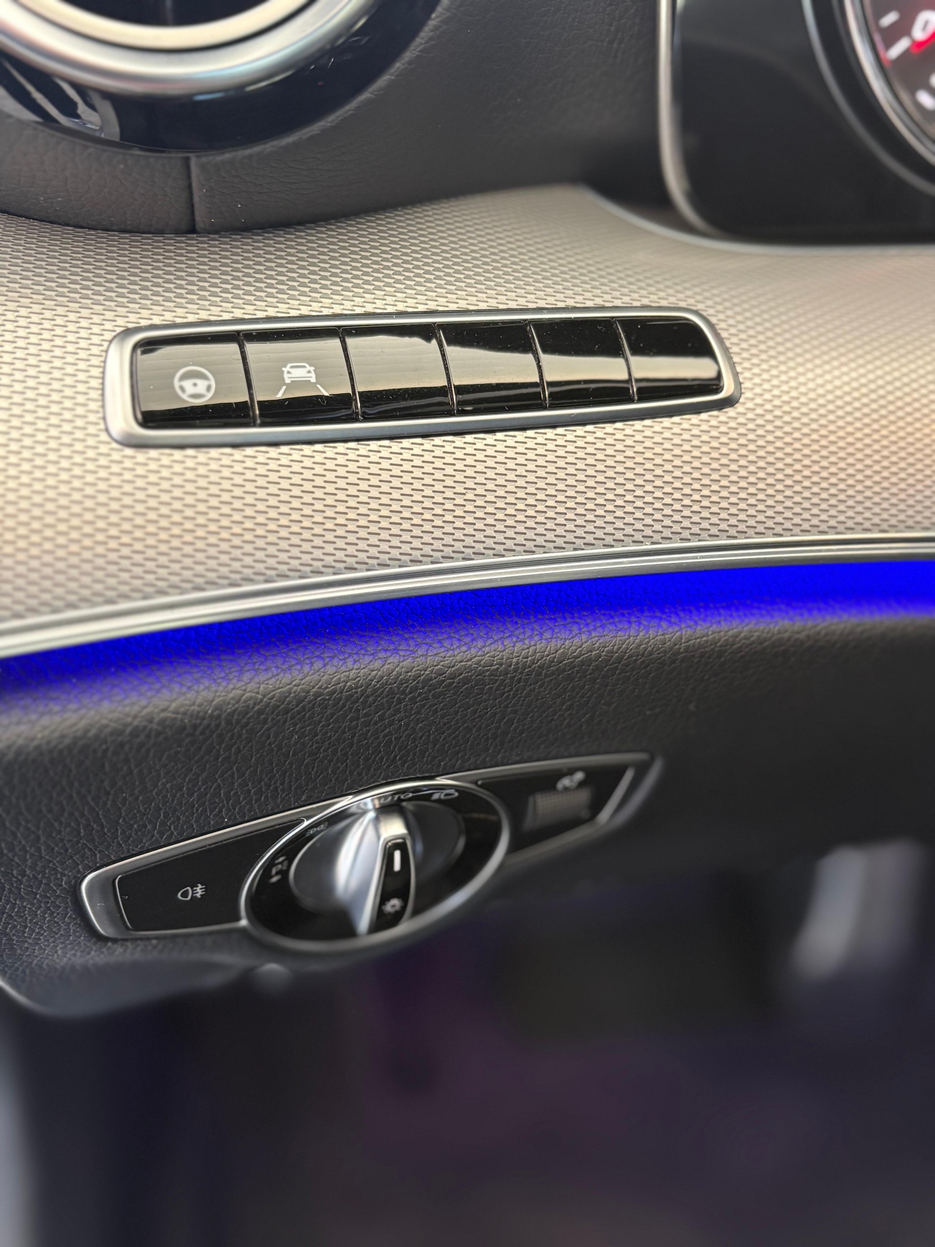 MERCEDES-BENZ E 220 d AMG Line 4matic - 12
