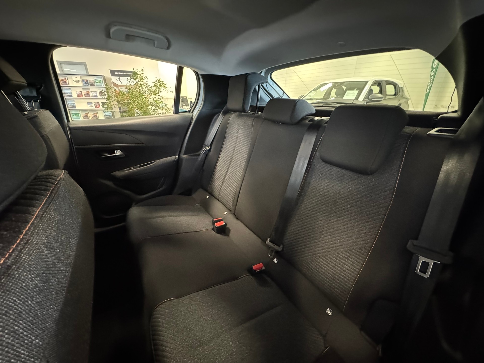 PEUGEOT 208 1.2 MHEV 110 Style - 8