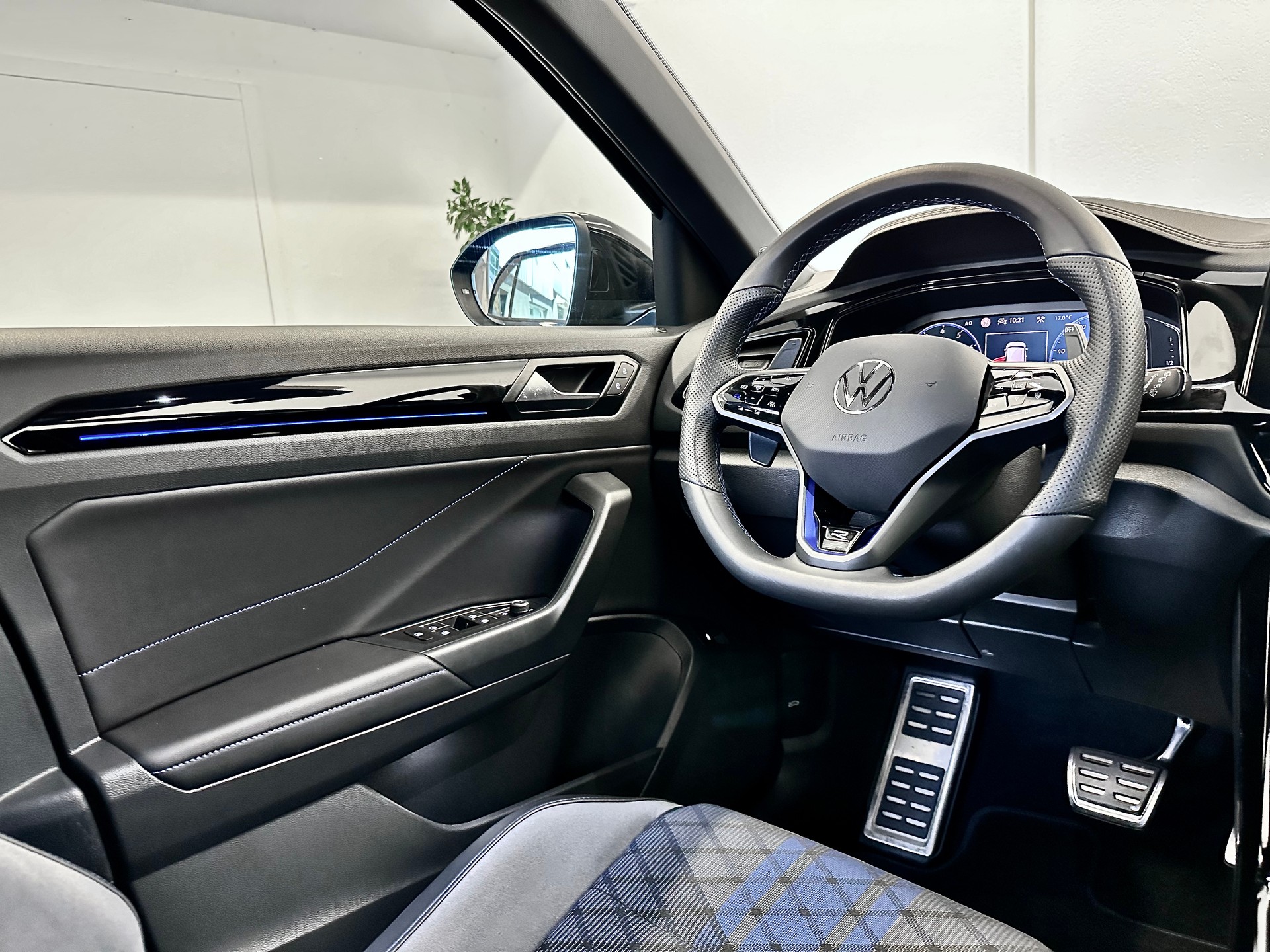 VW T-Roc 2.0 TSI R DSG 4Motion "Akrapovic" - 17