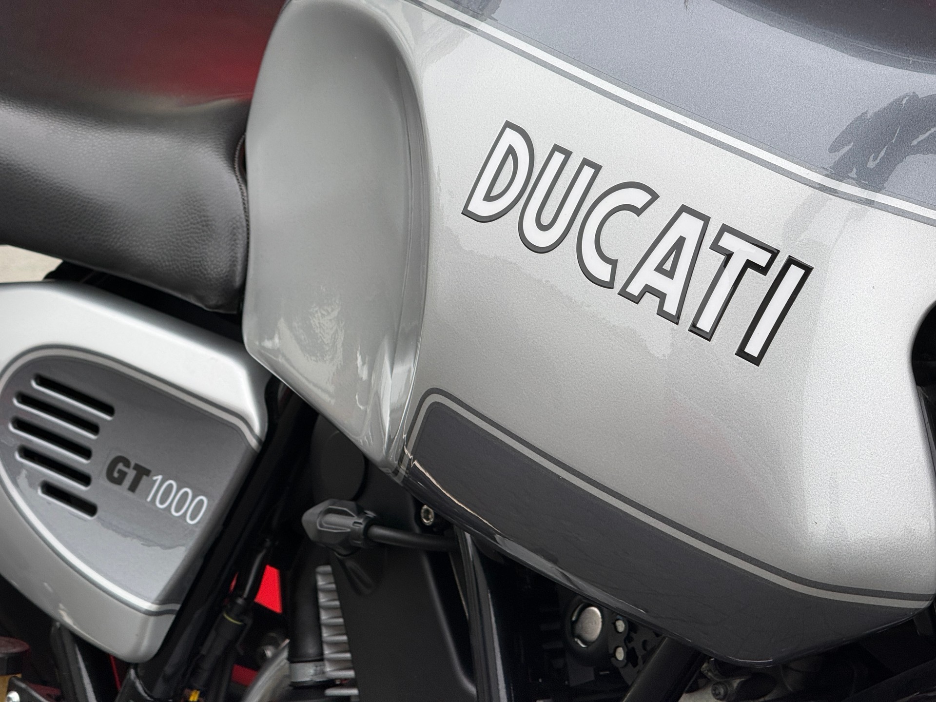 DUCATI GT 1000 - 4
