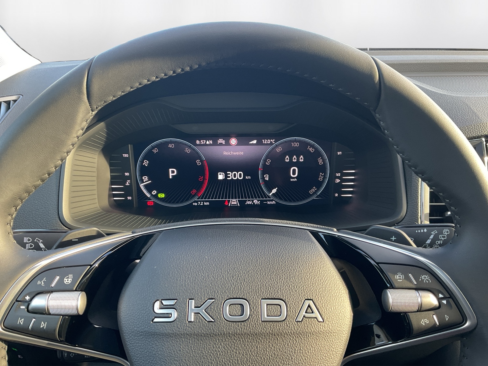 SKODA Karoq 1.5 TSI Dynamic DSG - 8