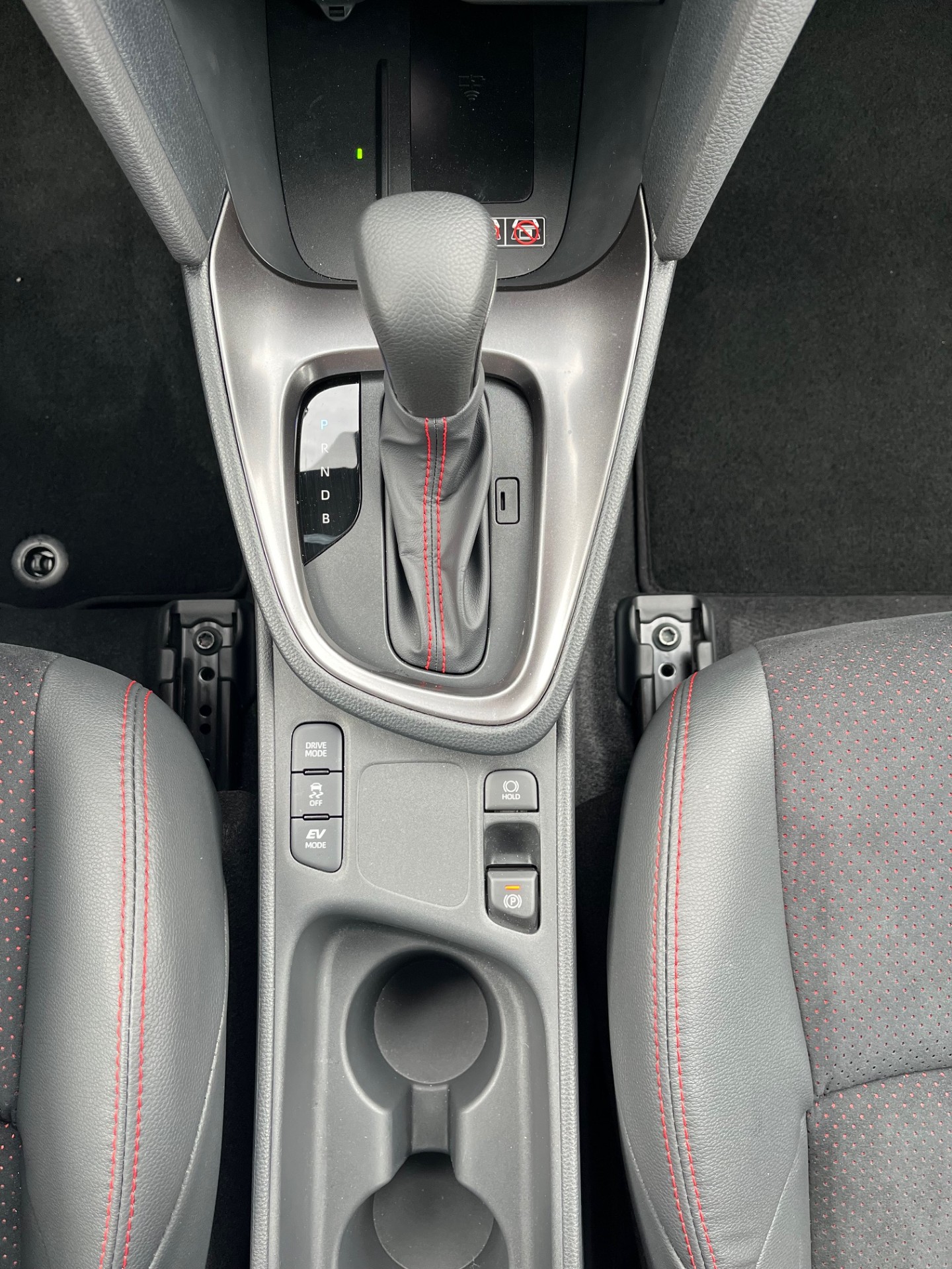 TOYOTA Yaris Cross 1.5 GR Sport e-CVT - 13