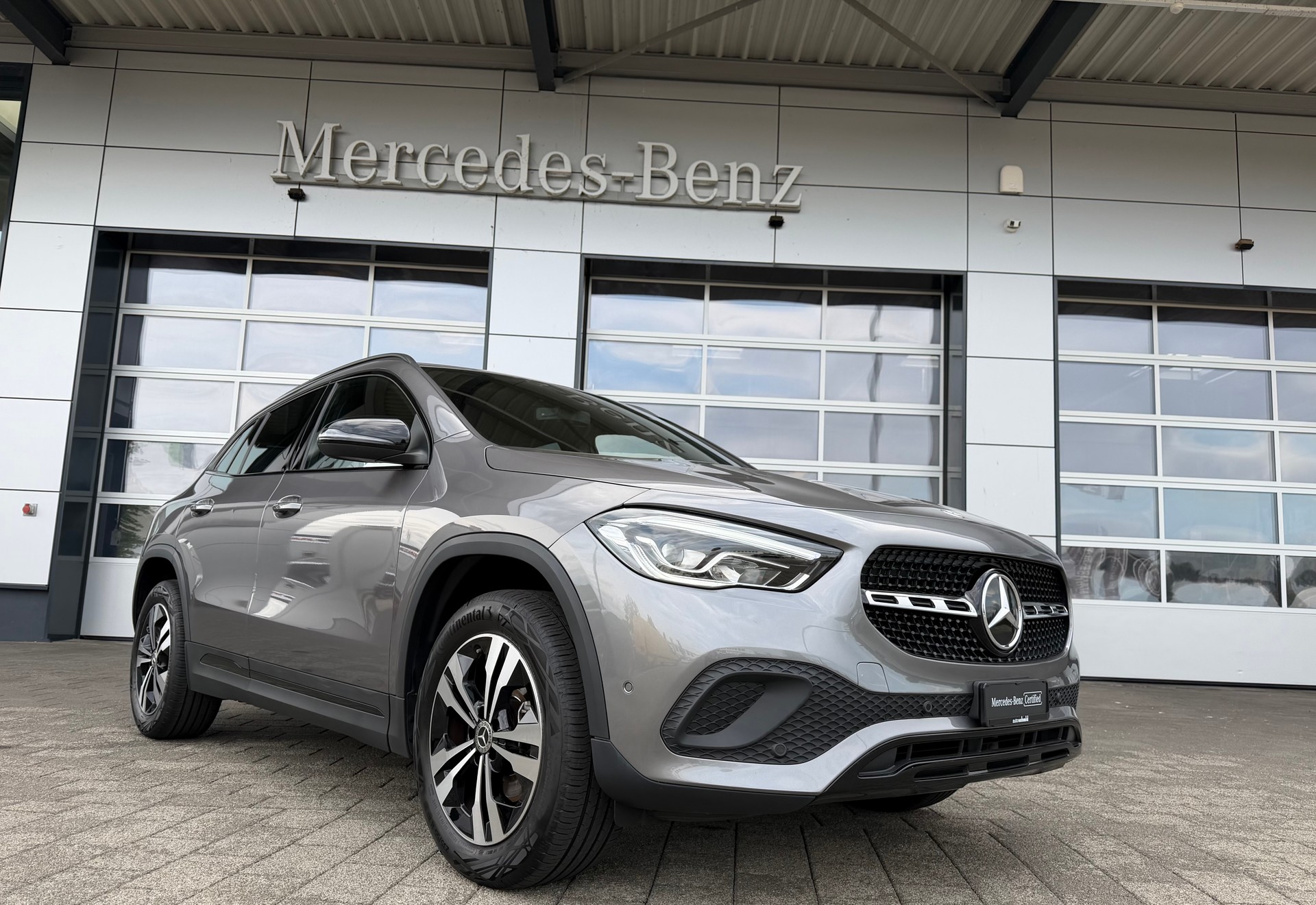 MERCEDES-BENZ GLA 200 Progressive 7G-DCT