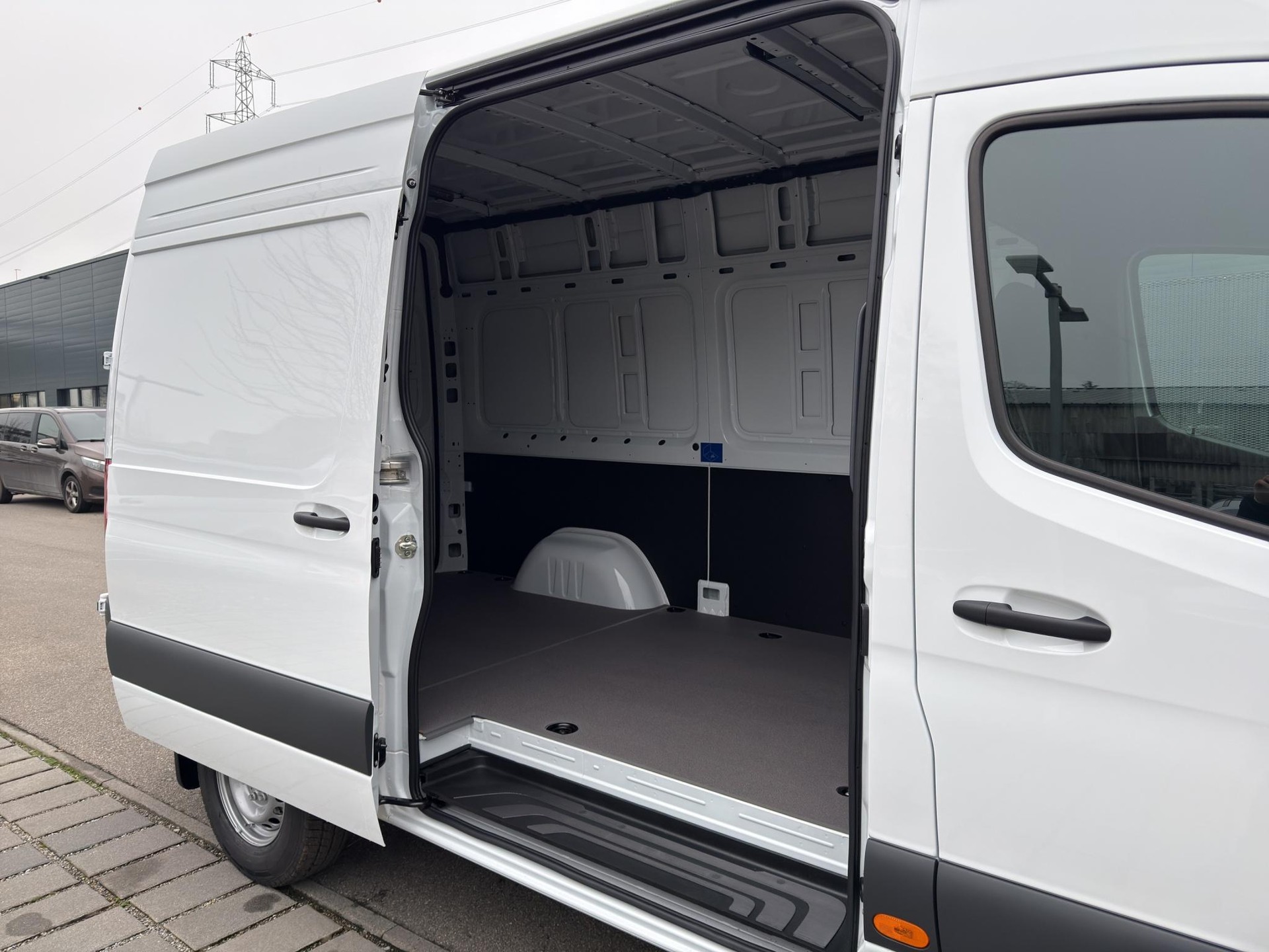 MERCEDES-BENZ eSprinter 320 Kaw. 3665 S 81 kWh Pro - 18