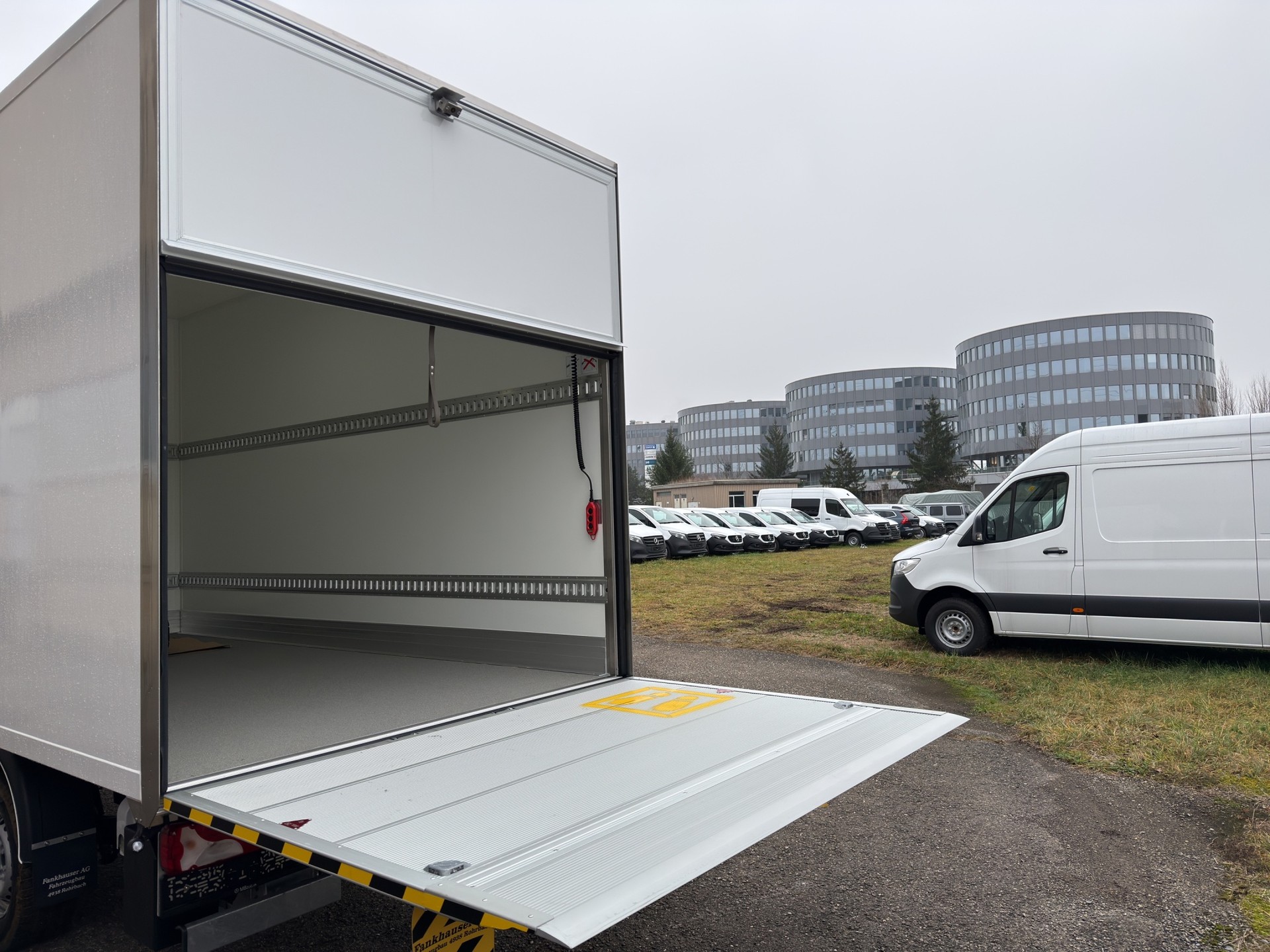 MERCEDES-BENZ Sprinter 319 CDI SELECT CH 4325mm L - 15