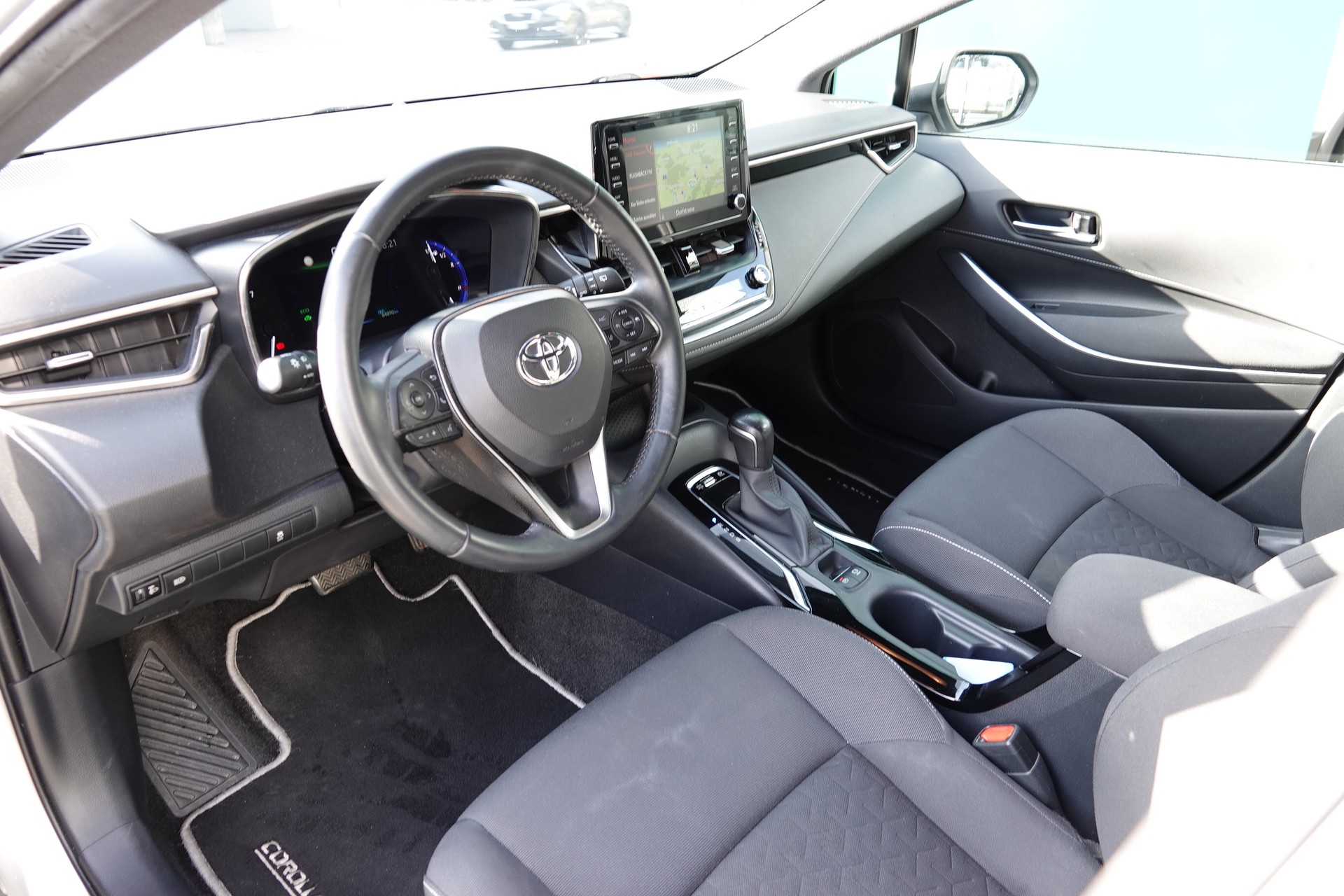 TOYOTA Corolla 1.8 HSD Comfort - 9