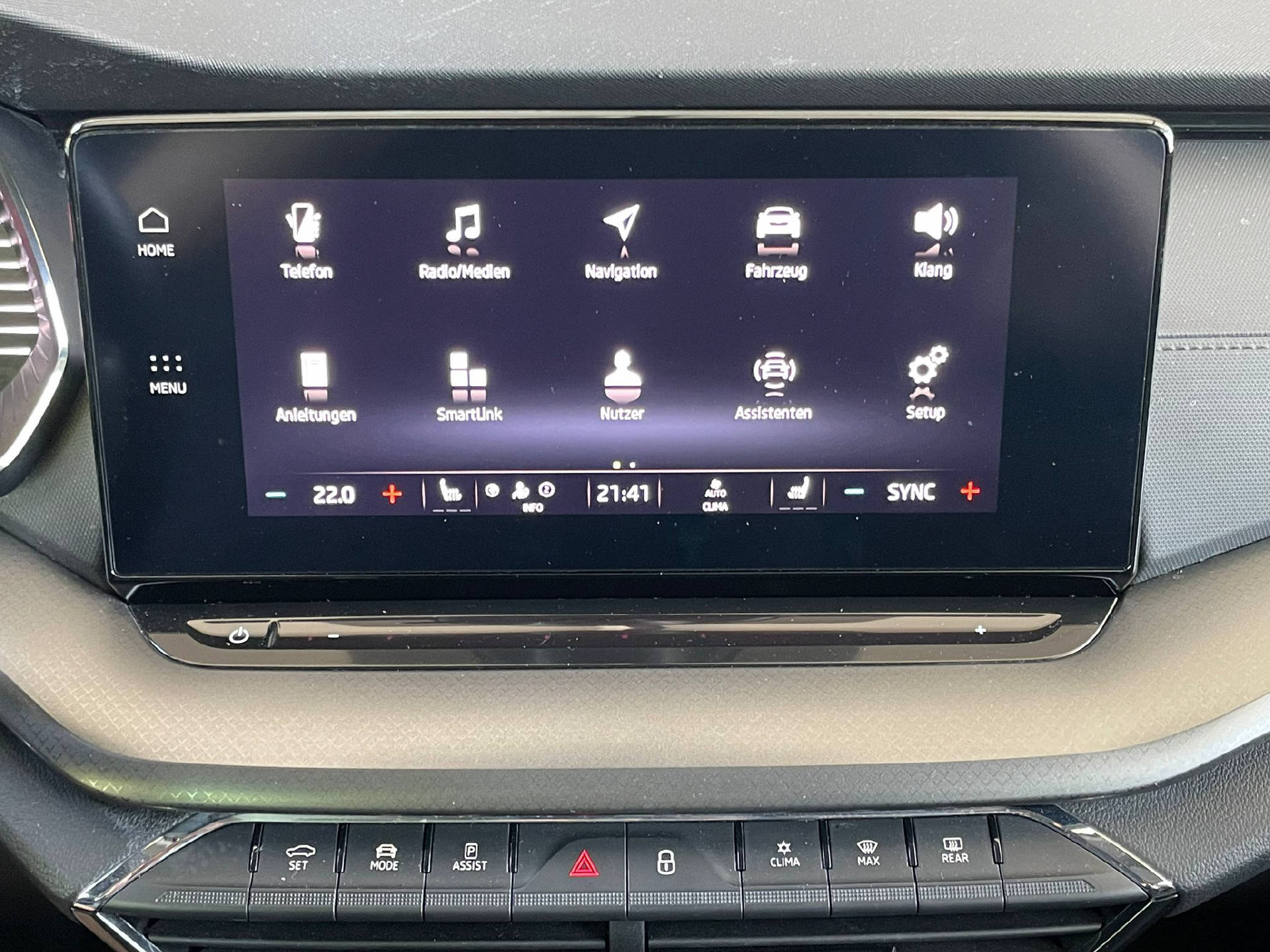 SKODA Octavia Combi 2.0 TDI Ambition 4×4 DSG-11