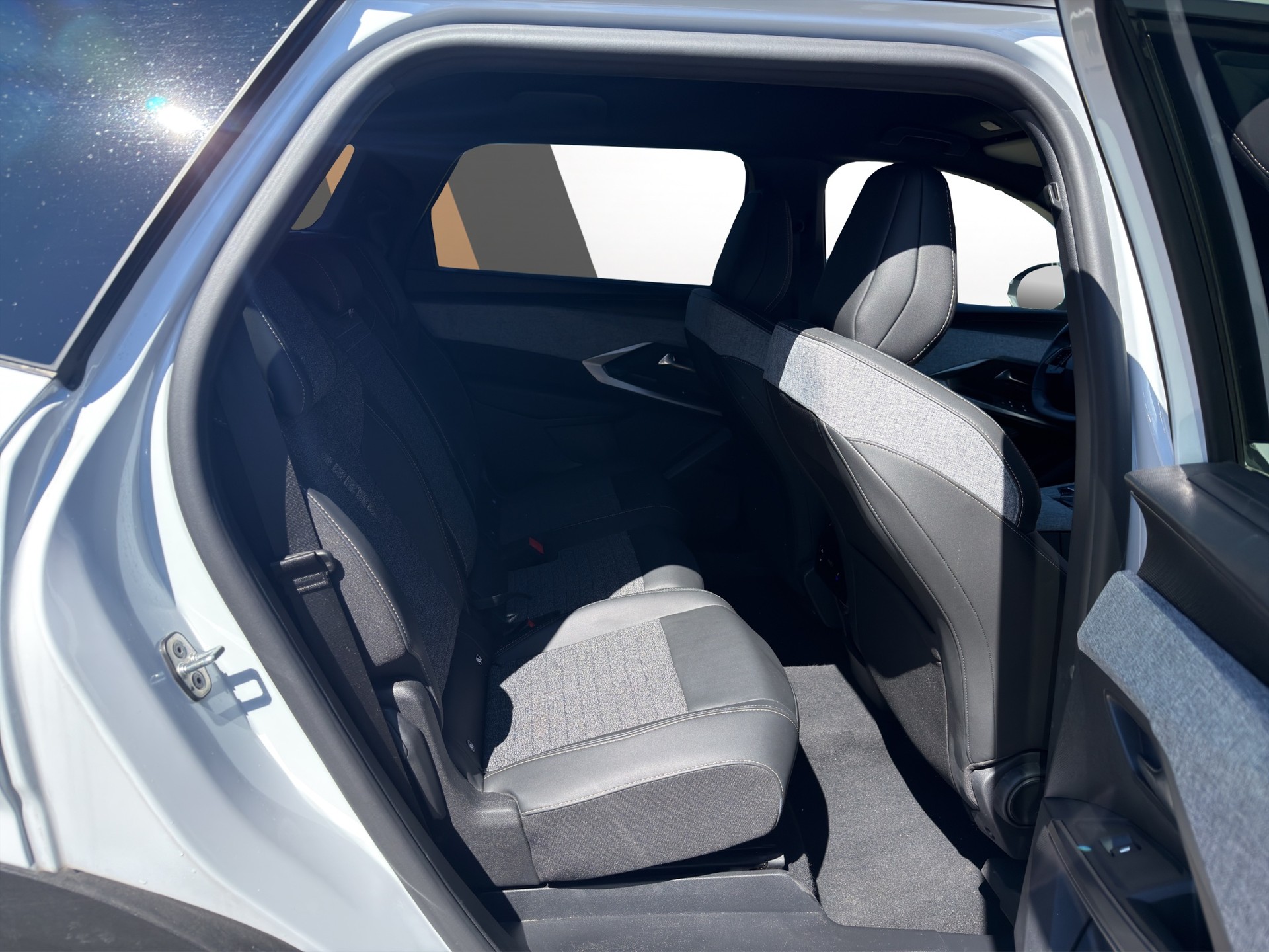 PEUGEOT 5008 145 Hybrid e-DCS6 Allure - 16