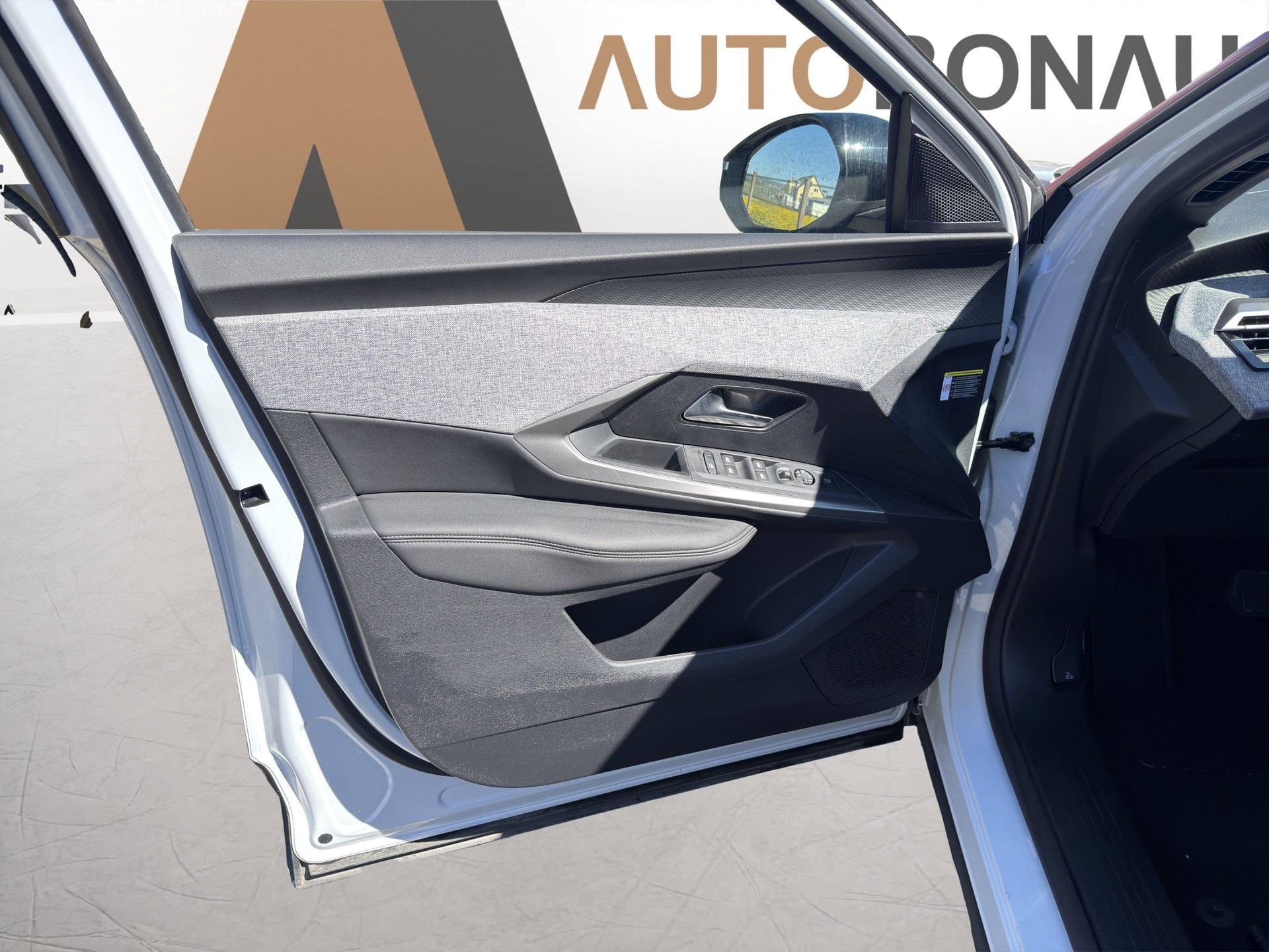 PEUGEOT 5008 145 Hybrid e-DCS6 Allure - 11