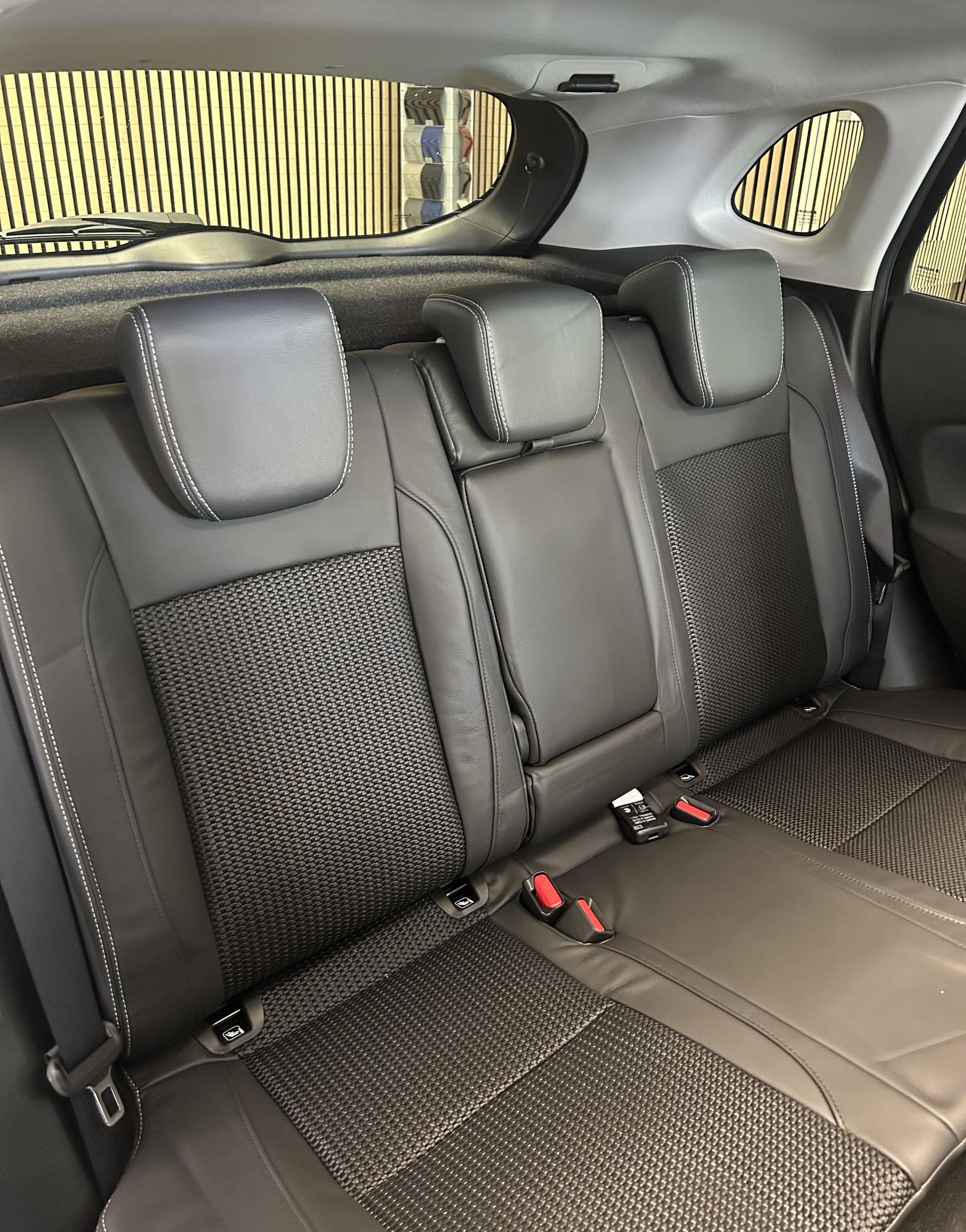 SUZUKI S-Cross 1.4 T Piz Sulai Top Hybrid 4x4 4 ROUES HIVER OFFERT - 19