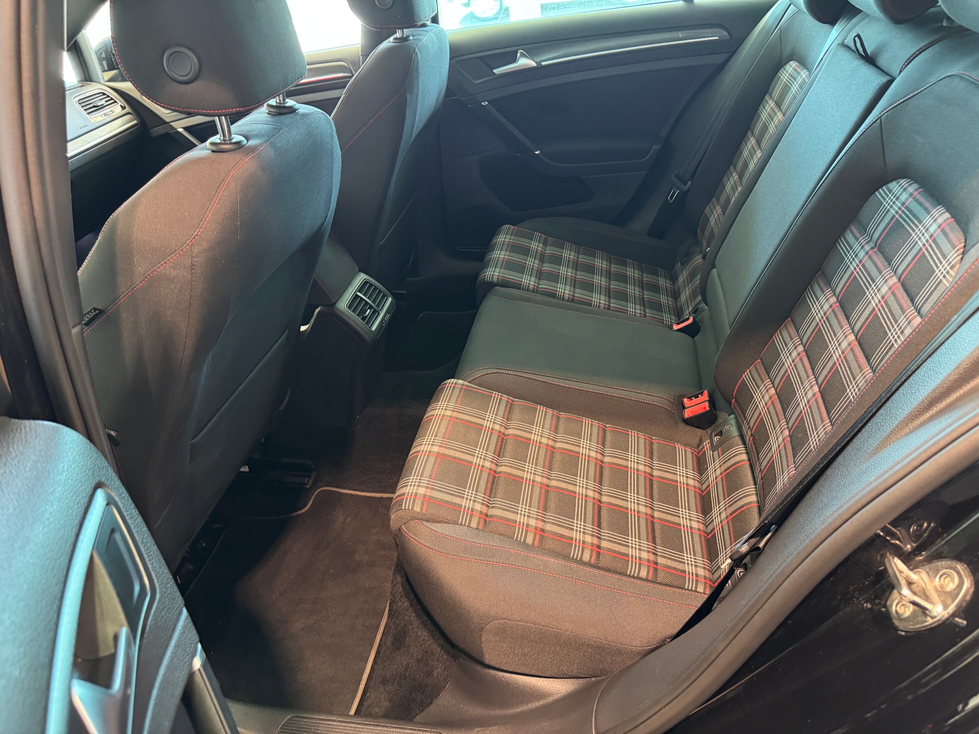 VW Golf 2.0 TSI GTI Performance DSG - 9