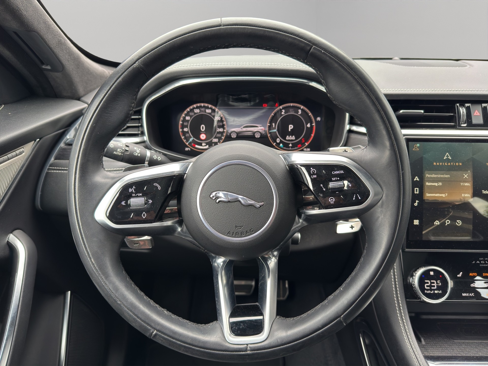 JAGUAR F-Pace 3.0 D I6 R-Dynamic HSE AWD - 6
