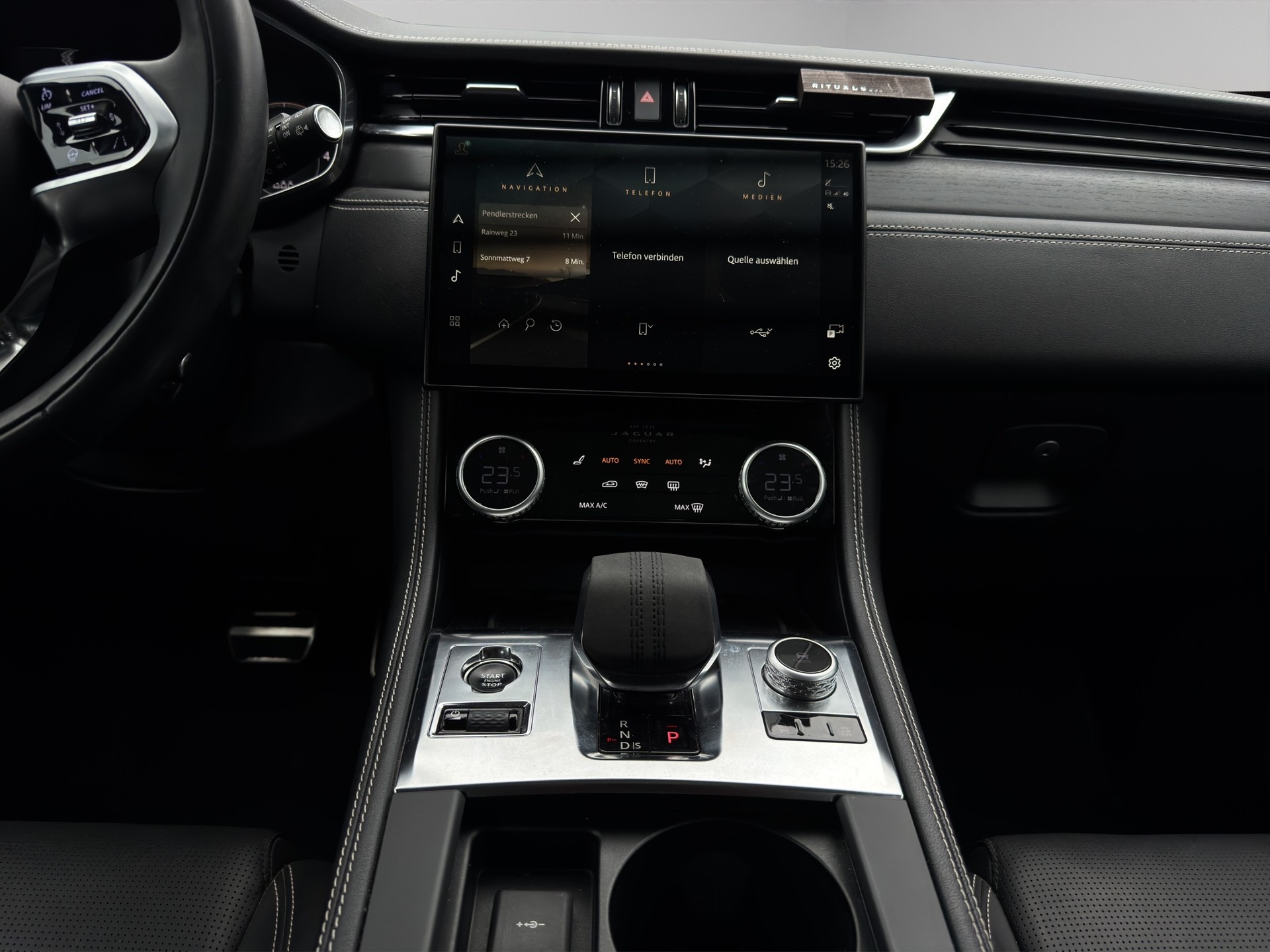 JAGUAR F-Pace 3.0 D I6 R-Dynamic HSE AWD - 7
